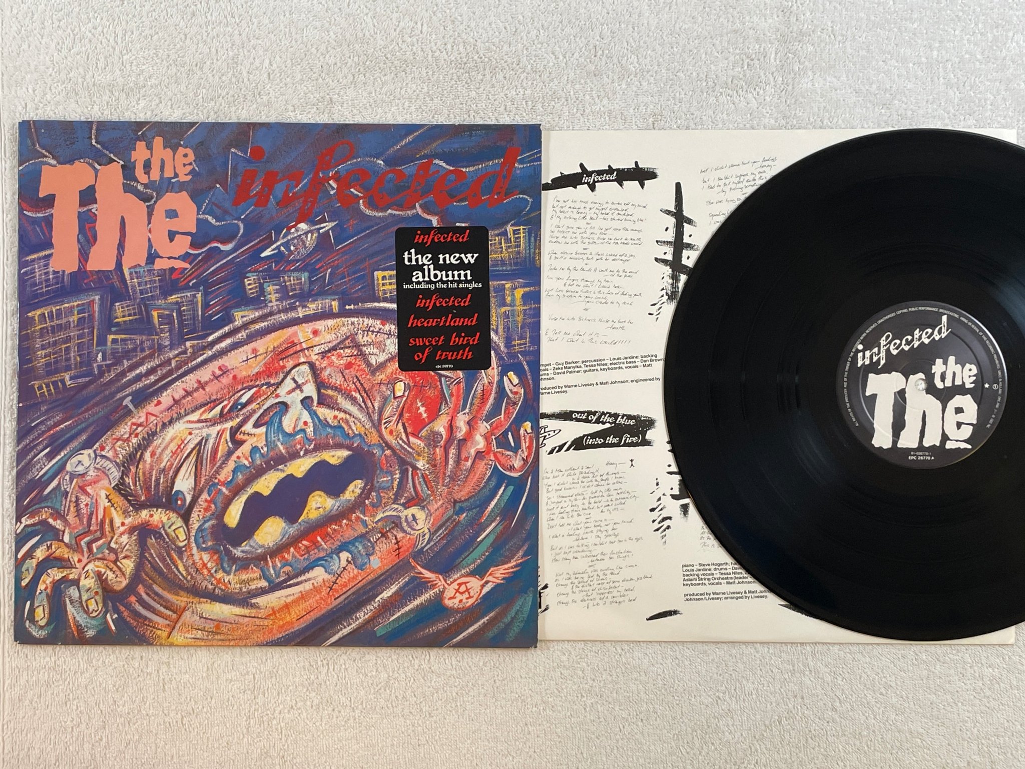 Omslagsbild för skivan THE THE infected LP -86 Hol EPIC EPC 26770