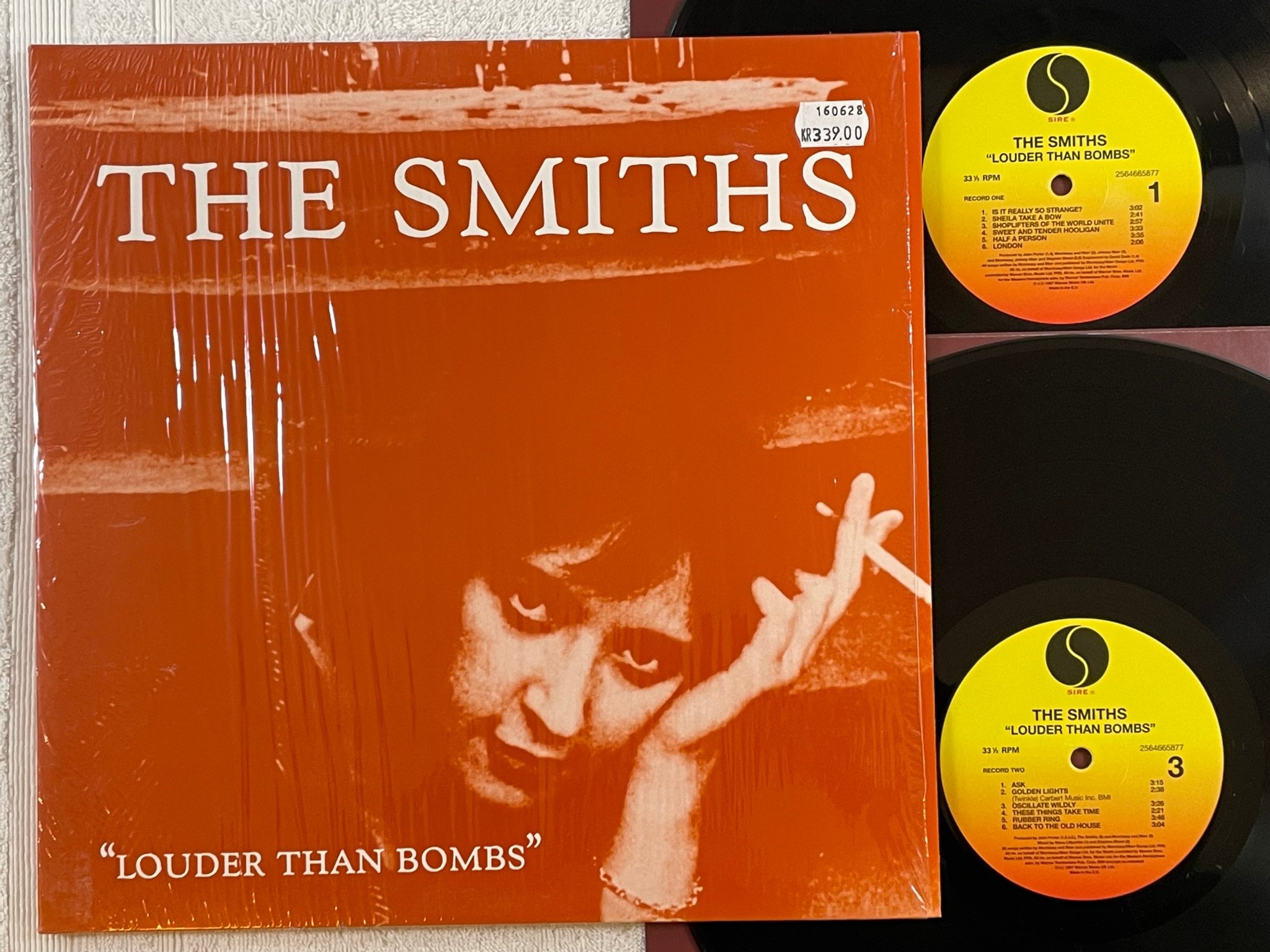 Omslagsbild för skivan THE SMITHS Louder Than Bombs 2xLP 2016 SIRE R1 529382