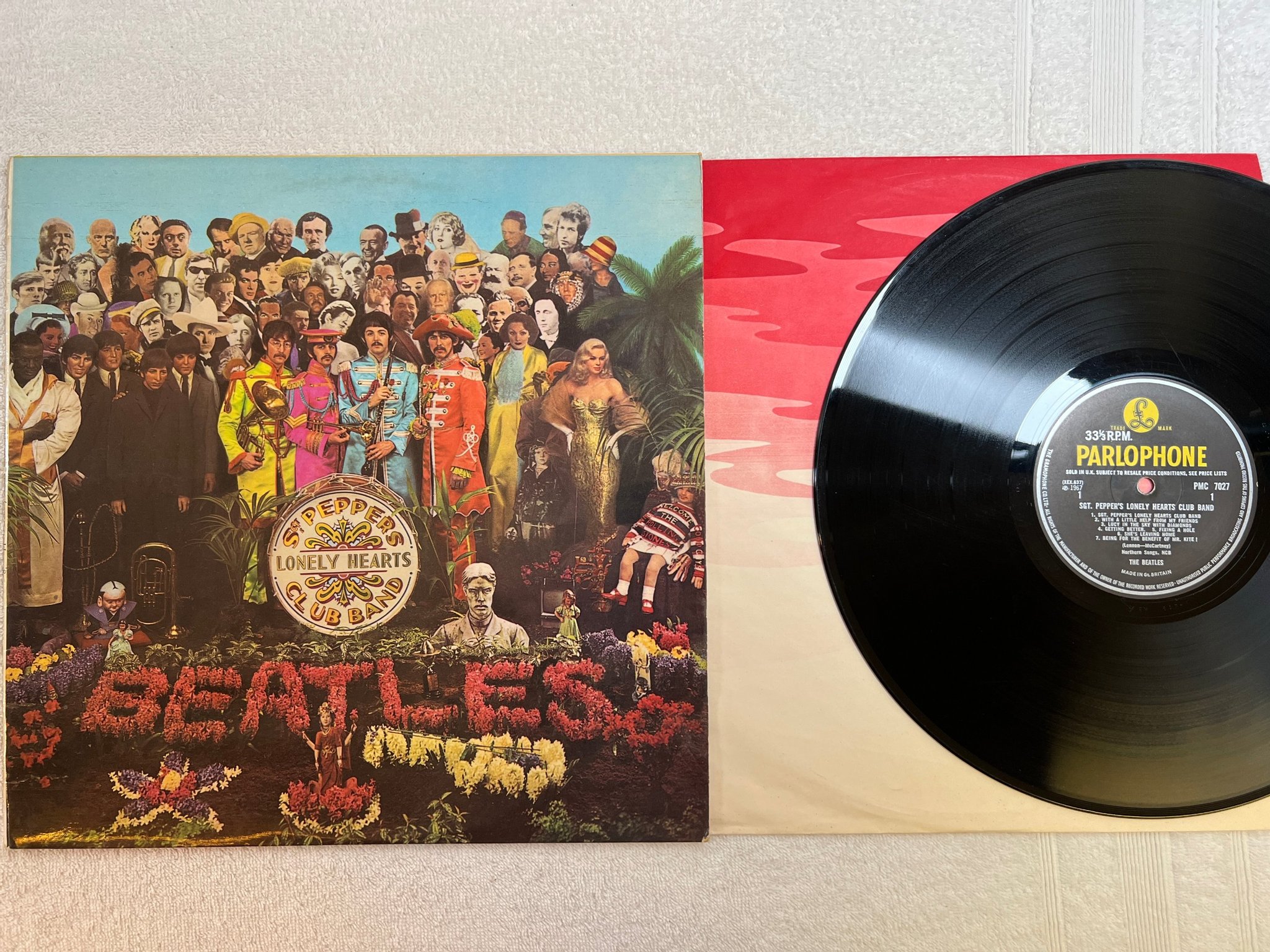 Omslagsbild för skivan THE BEATLES Sgt Pepper's lonely heart club band LP -67 mono PARLOPHONE PMC 7027