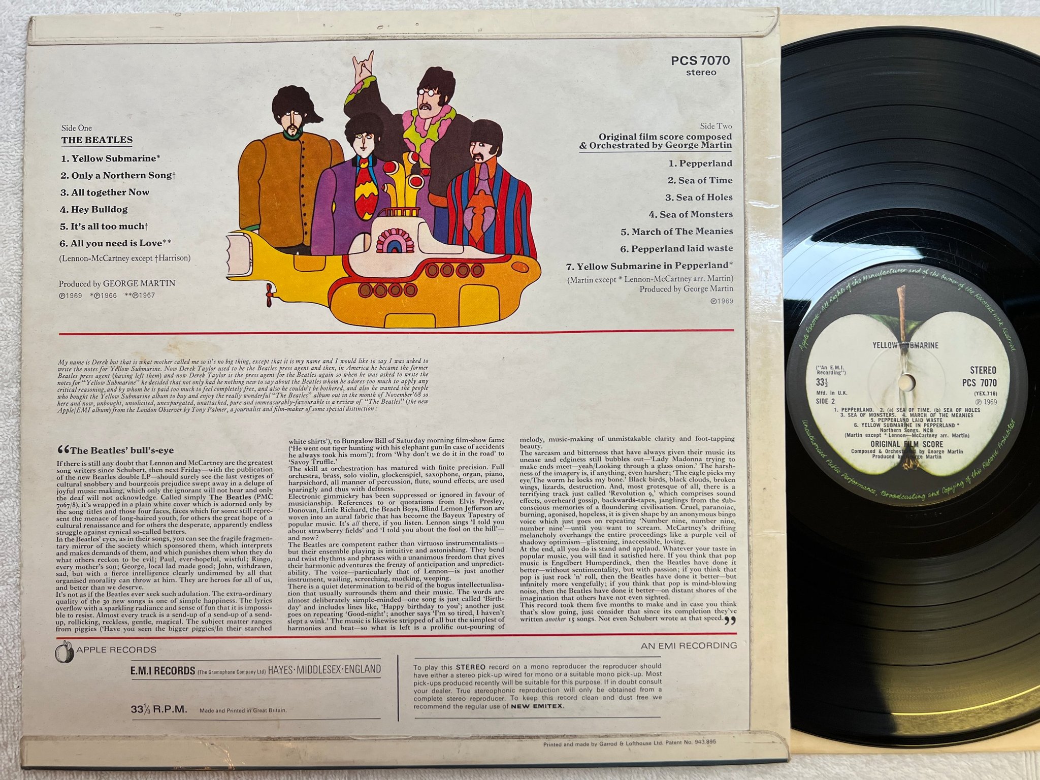 Omslagsbild för skivan THE BEATLES yellow submarine LP UK APPLE PCS 7070 