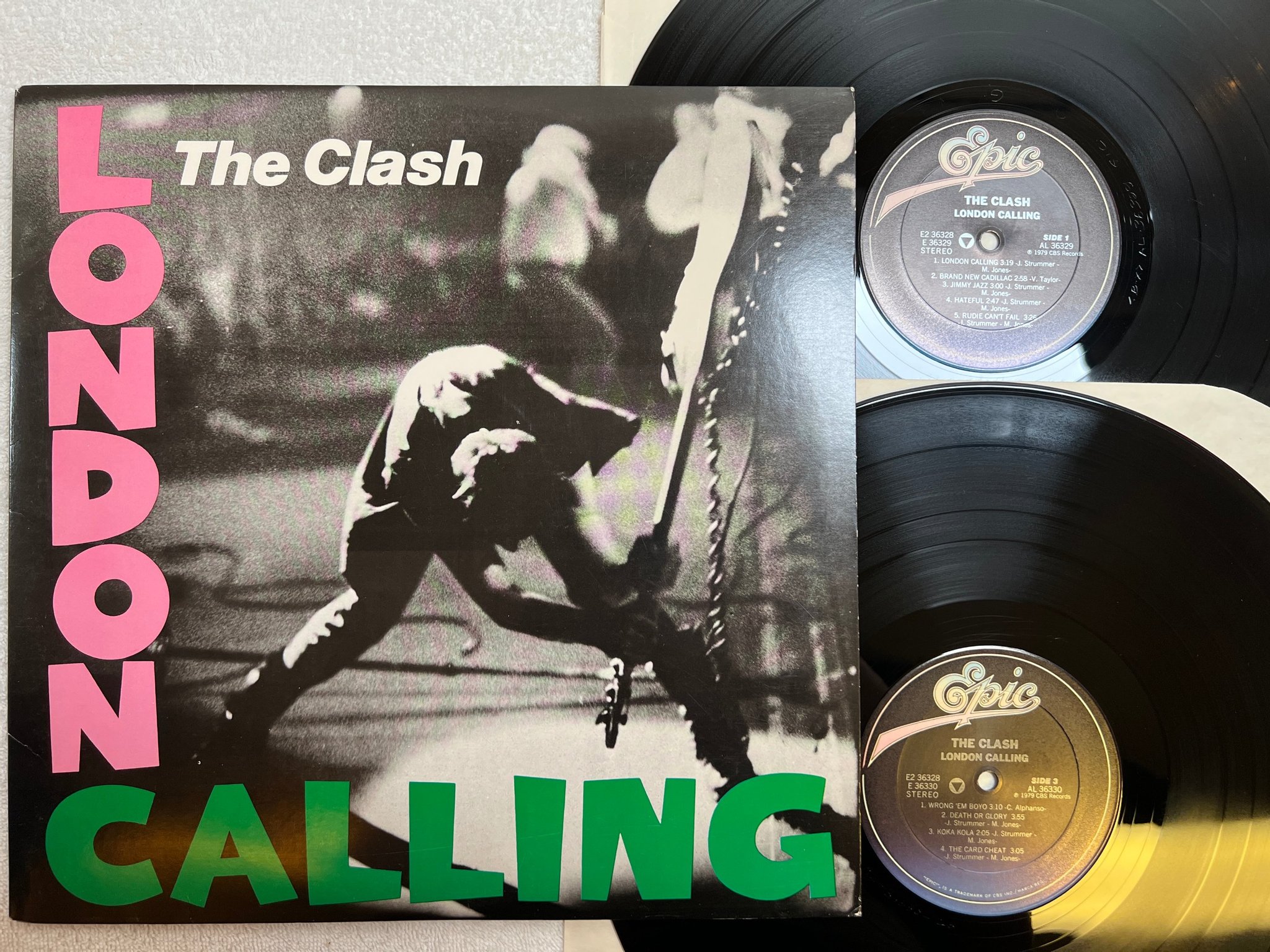 Omslagsbild för skivan THE CLASH London calling 2xLP -79 US EPIC AL 36330