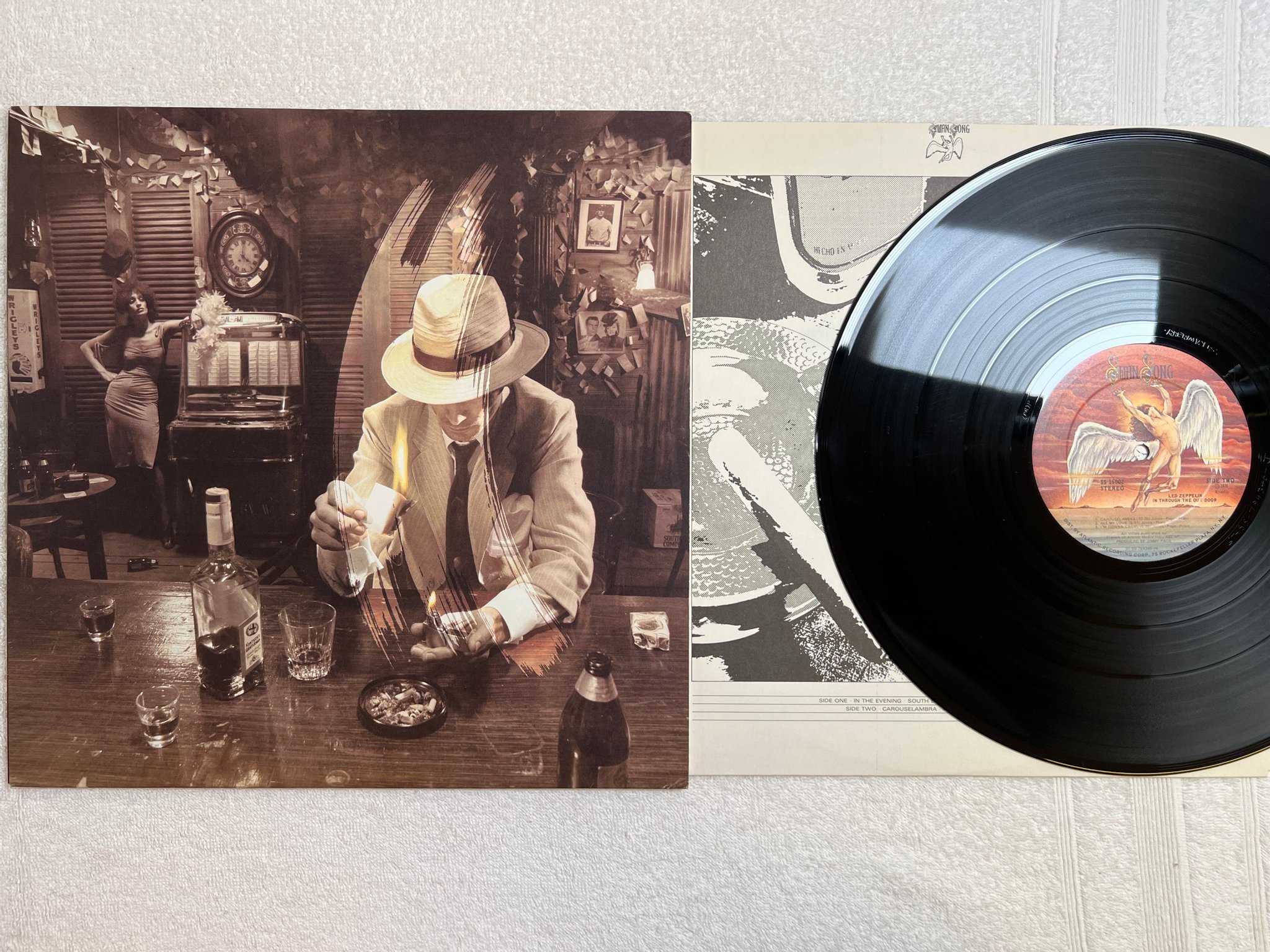 Omslagsbild för skivan LED ZEPPELIN in through the out door LP US SWAN SONG SS 16002 "C" COVER