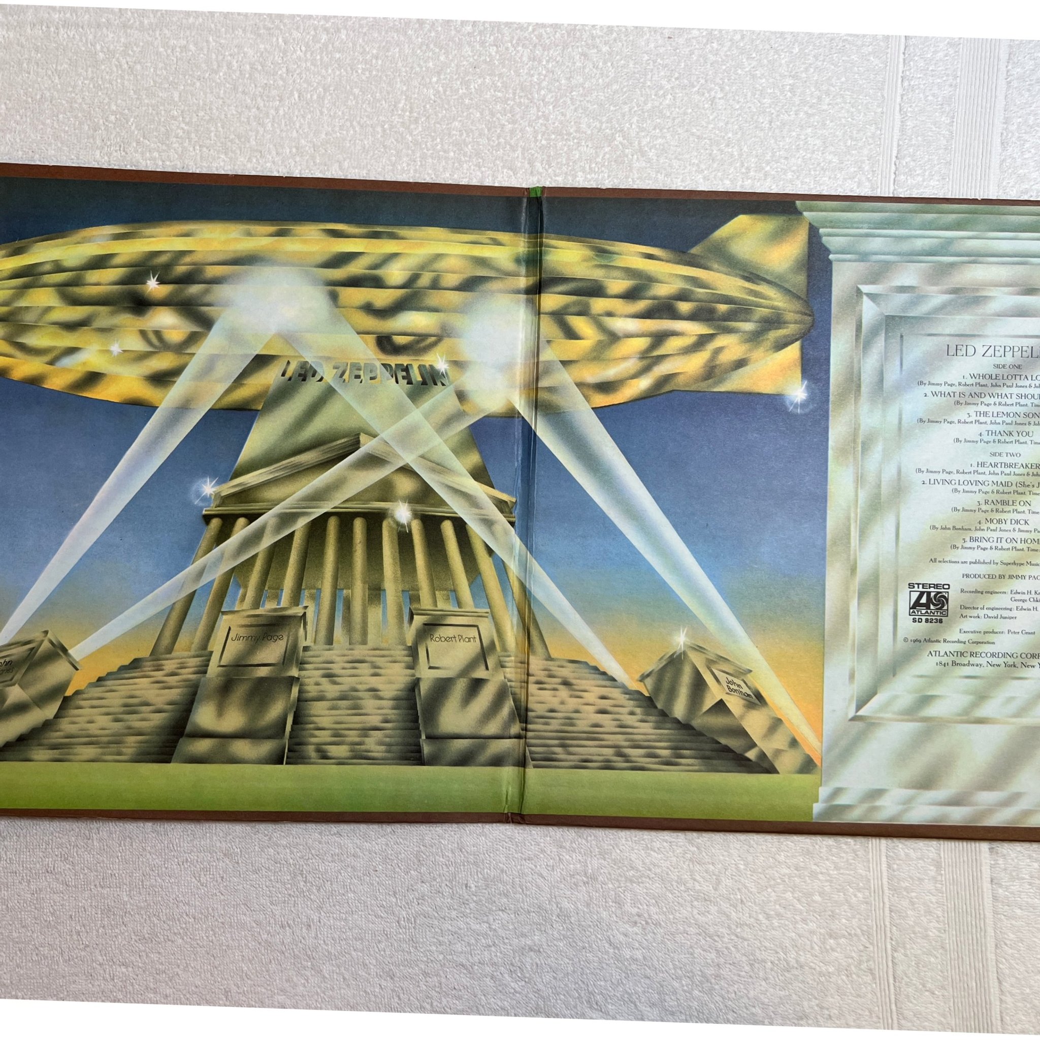 Omslagsbild för skivan LED ZEPPELIN II LP US ATLANTIC SD 8236