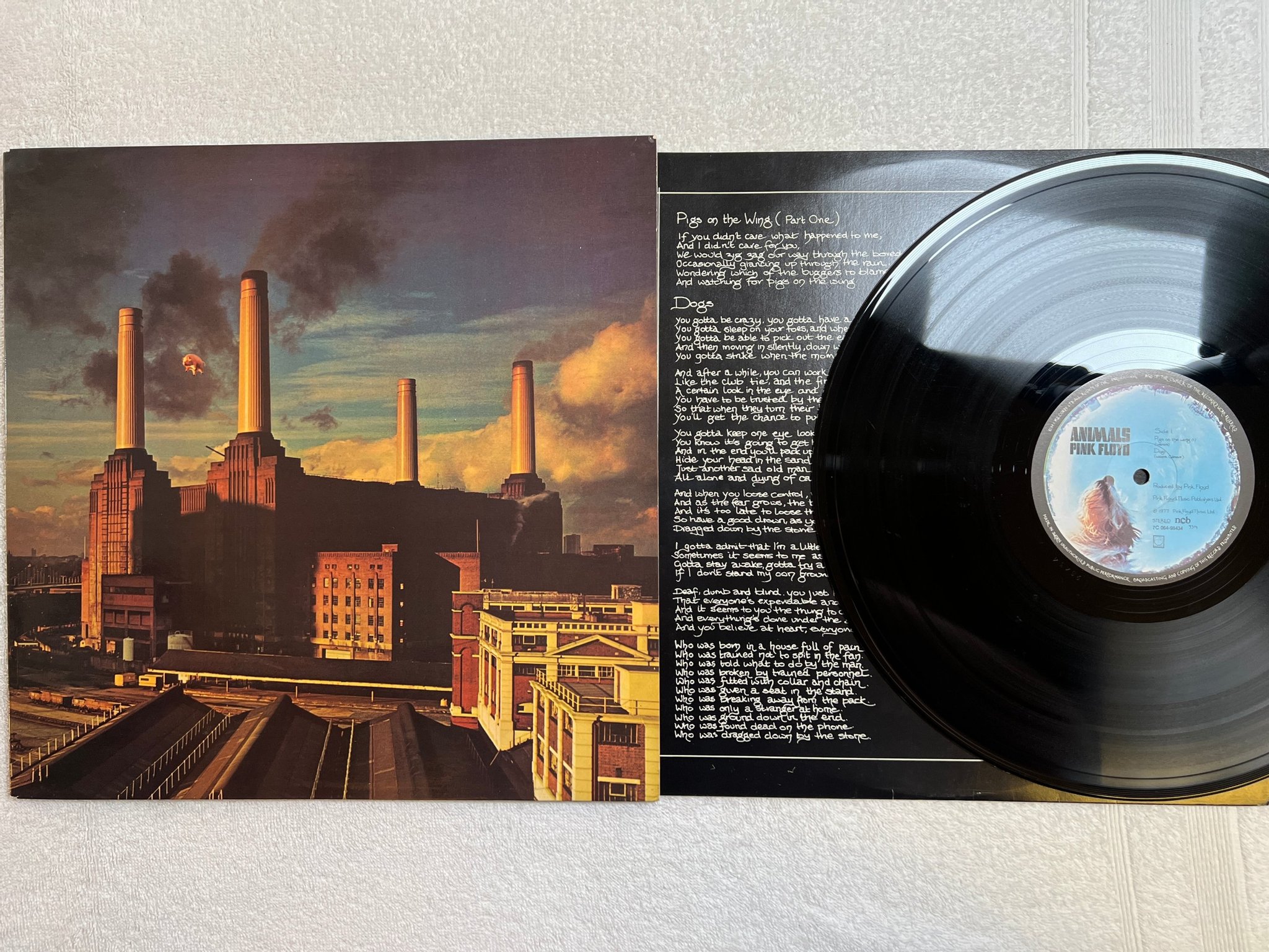 Omslagsbild för skivan PINK FLOYD animals LP -77 ncb HARVEST 7C 064-98434