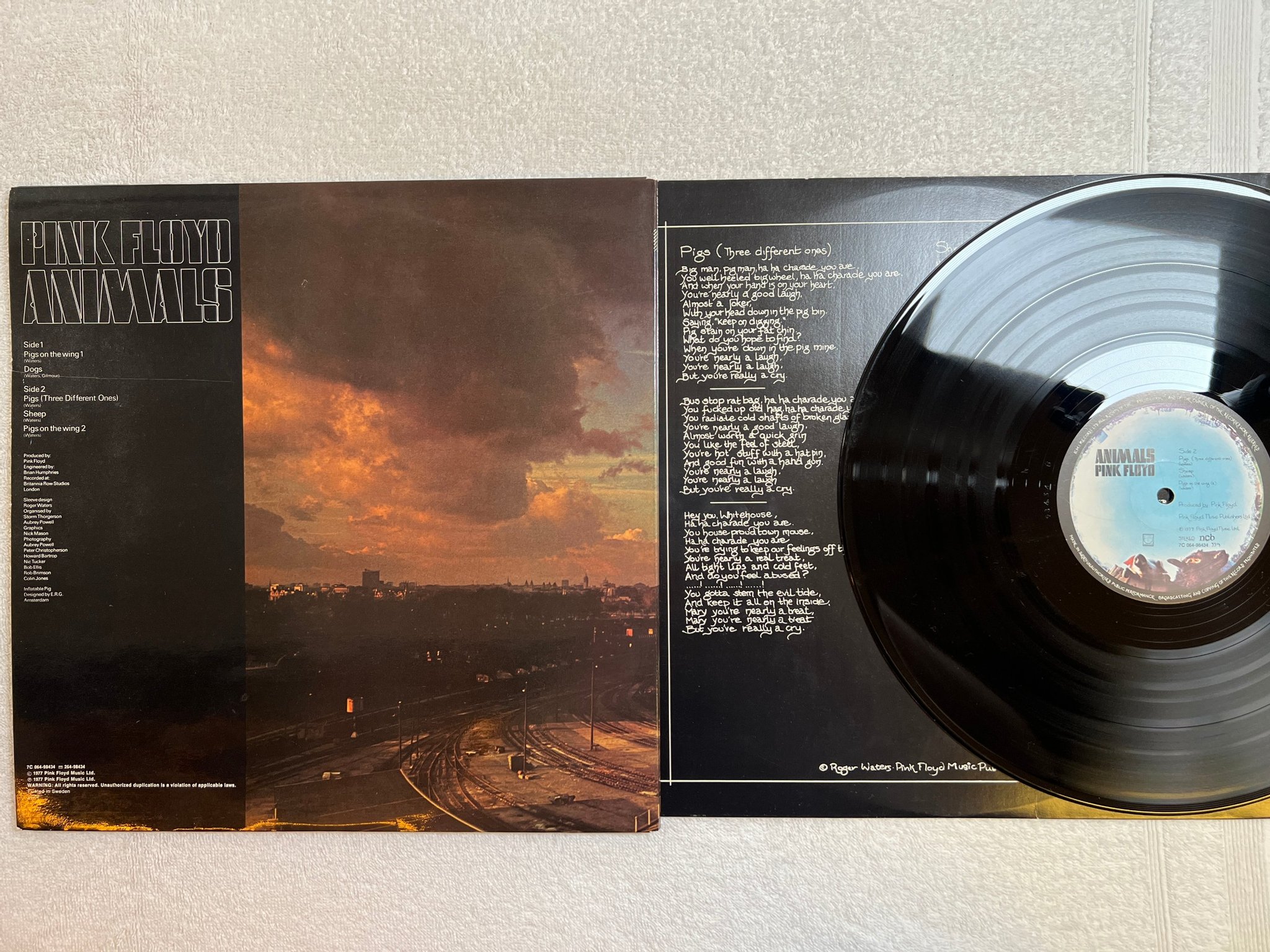 Omslagsbild för skivan PINK FLOYD animals LP -77 ncb HARVEST 7C 064-98434