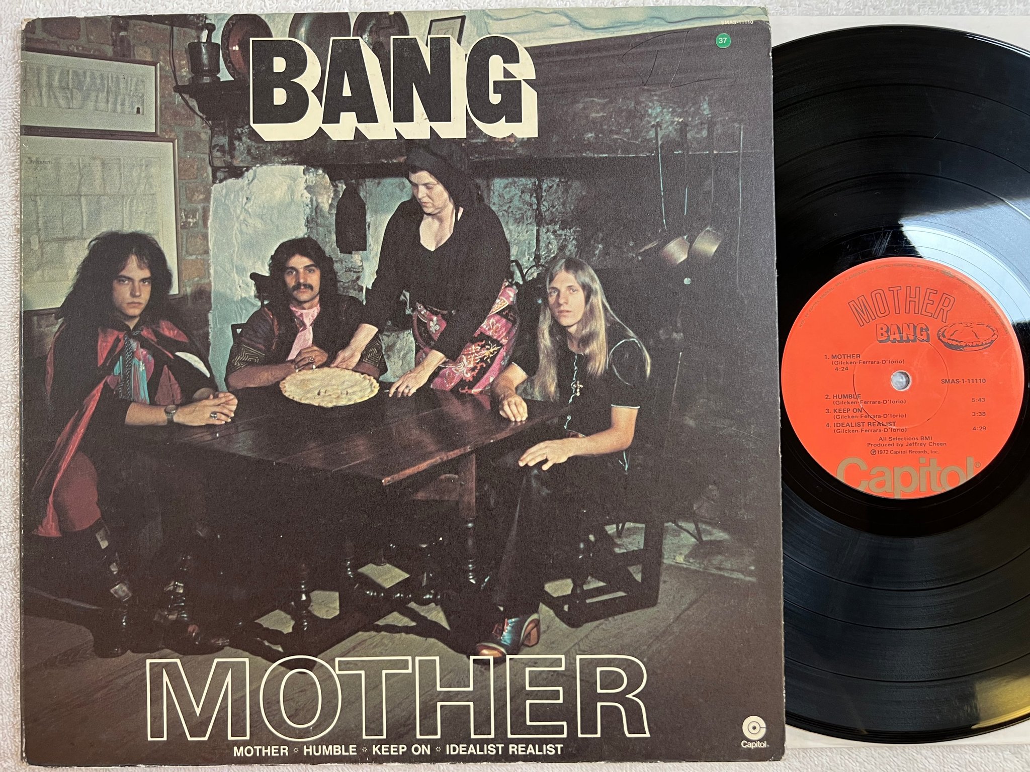 Omslagsbild för skivan BANG Mother / Bow To The King LP -72 US CAPITOL SMAS 11110 hard rock