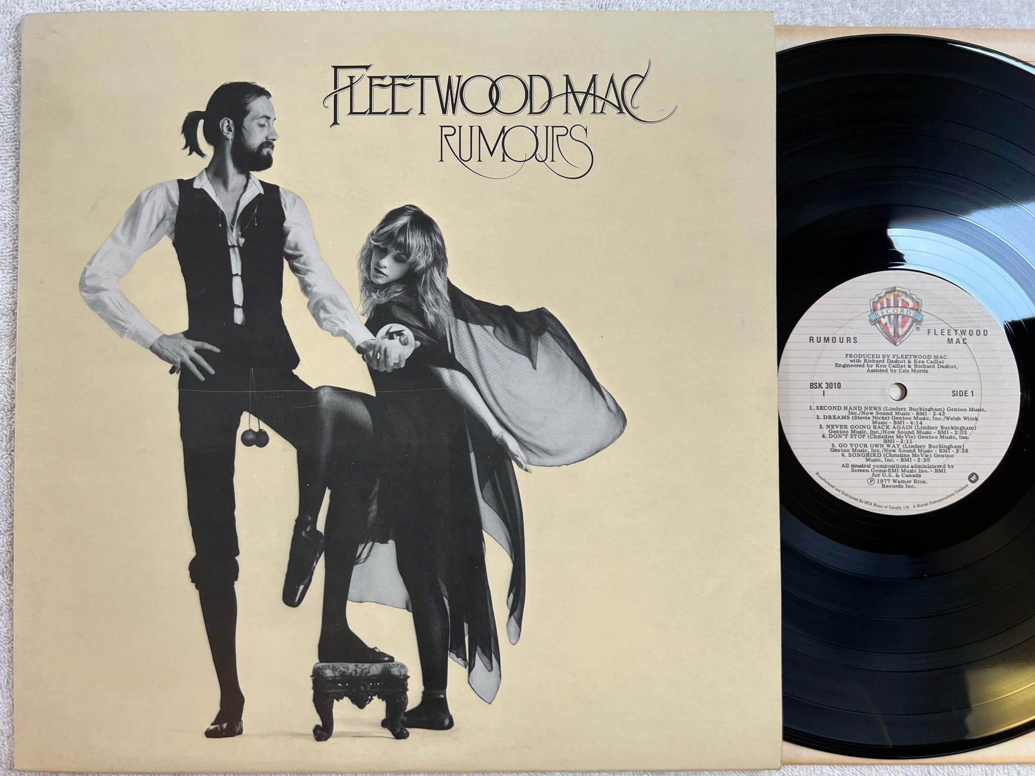Omslagsbild för skivan FLEETWOOD MAC rumours LP -77 Can WARNER BROS BSK 3010