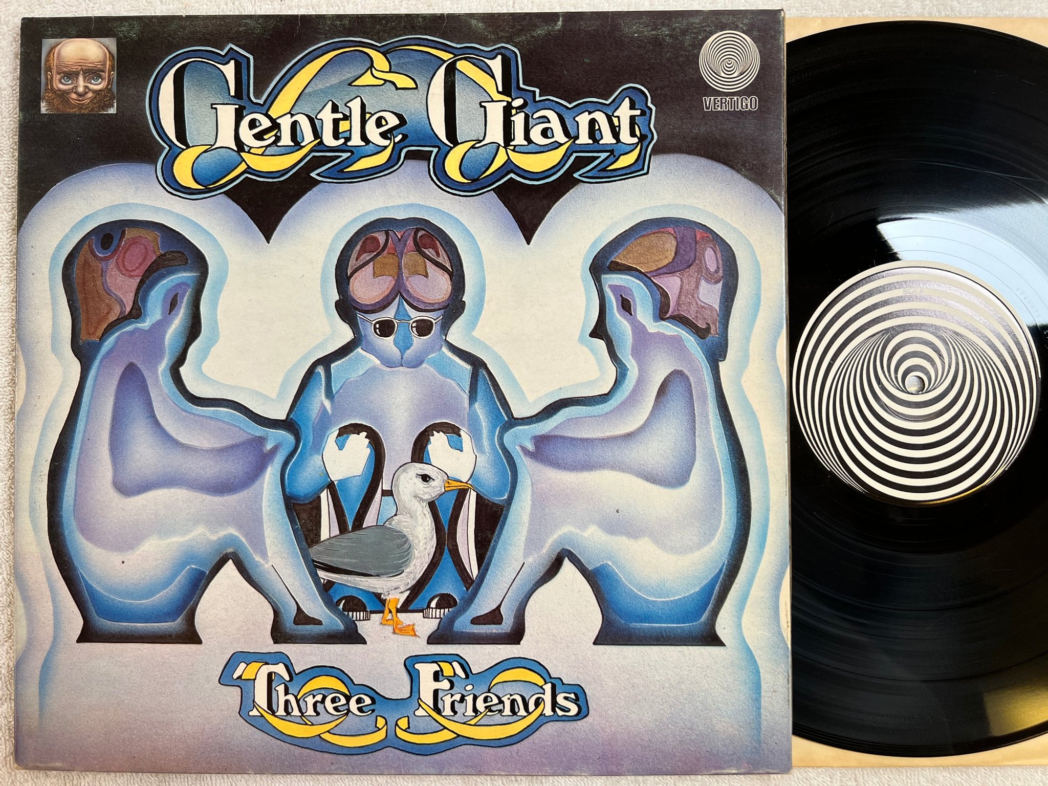 Omslagsbild för skivan GENTLE GIANT three friends LP -72 UK VERTIGO small swirl 6360 070