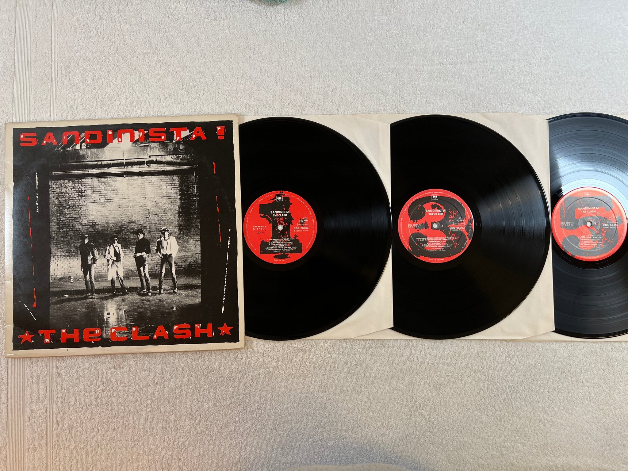 Omslagsbild för skivan THE CLASH sandinista! 3xLP -80 Hol CBS 66363 