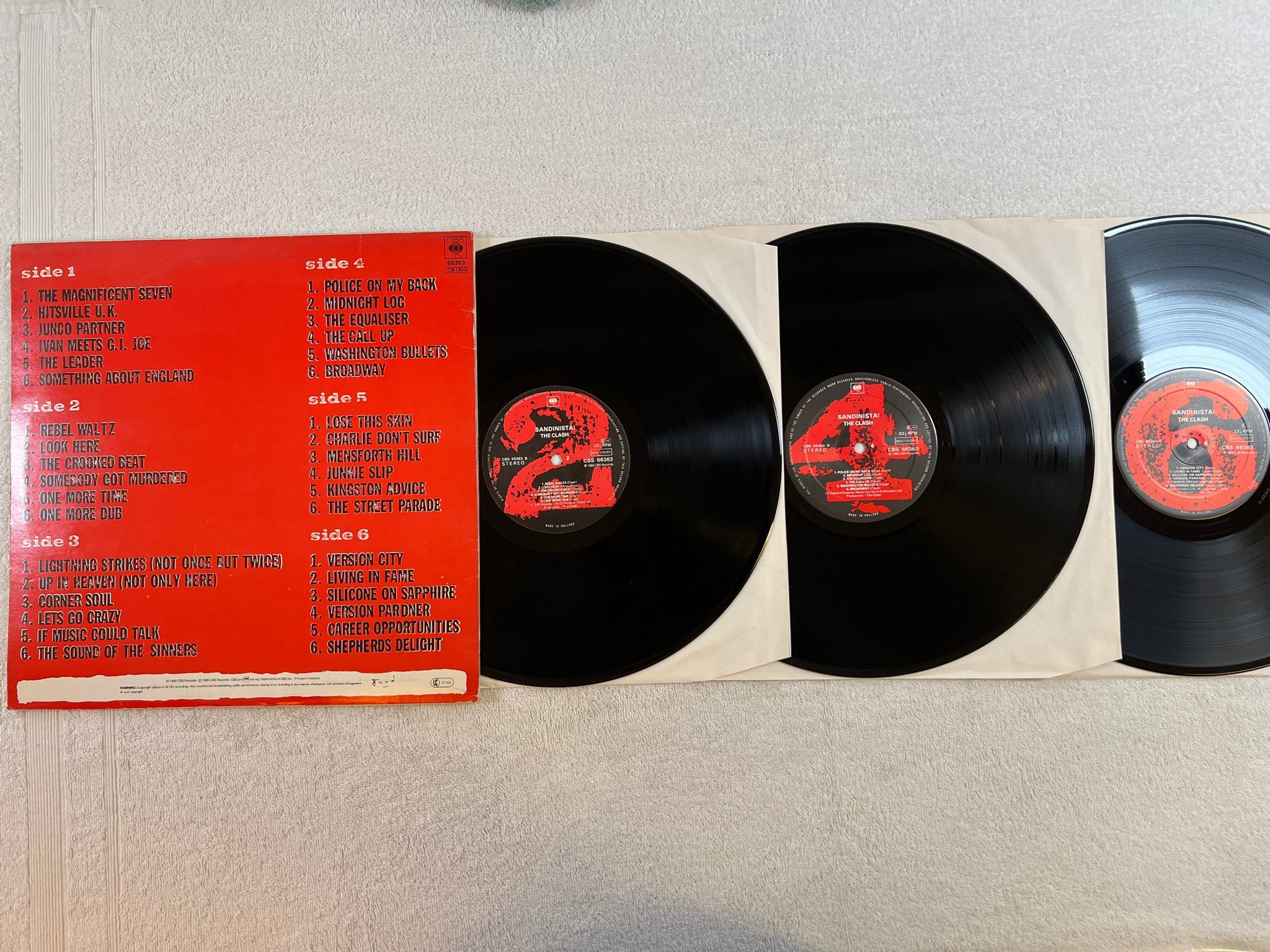 Omslagsbild för skivan THE CLASH sandinista! 3xLP -80 Hol CBS 66363 