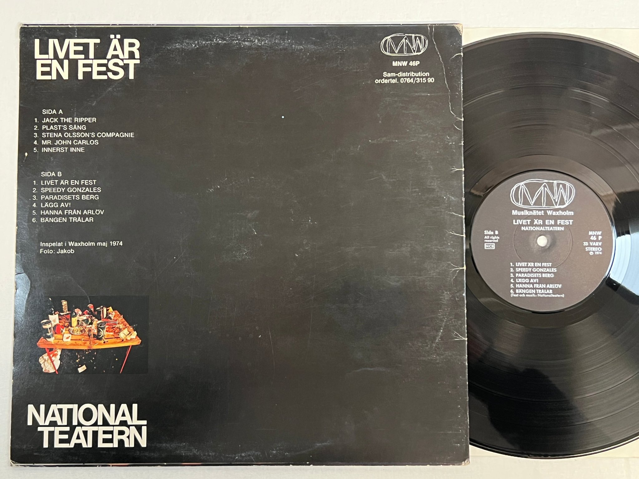 Omslagsbild för skivan NATIONALTEATERN livet är en fest LP -74 Swe MNW 46P