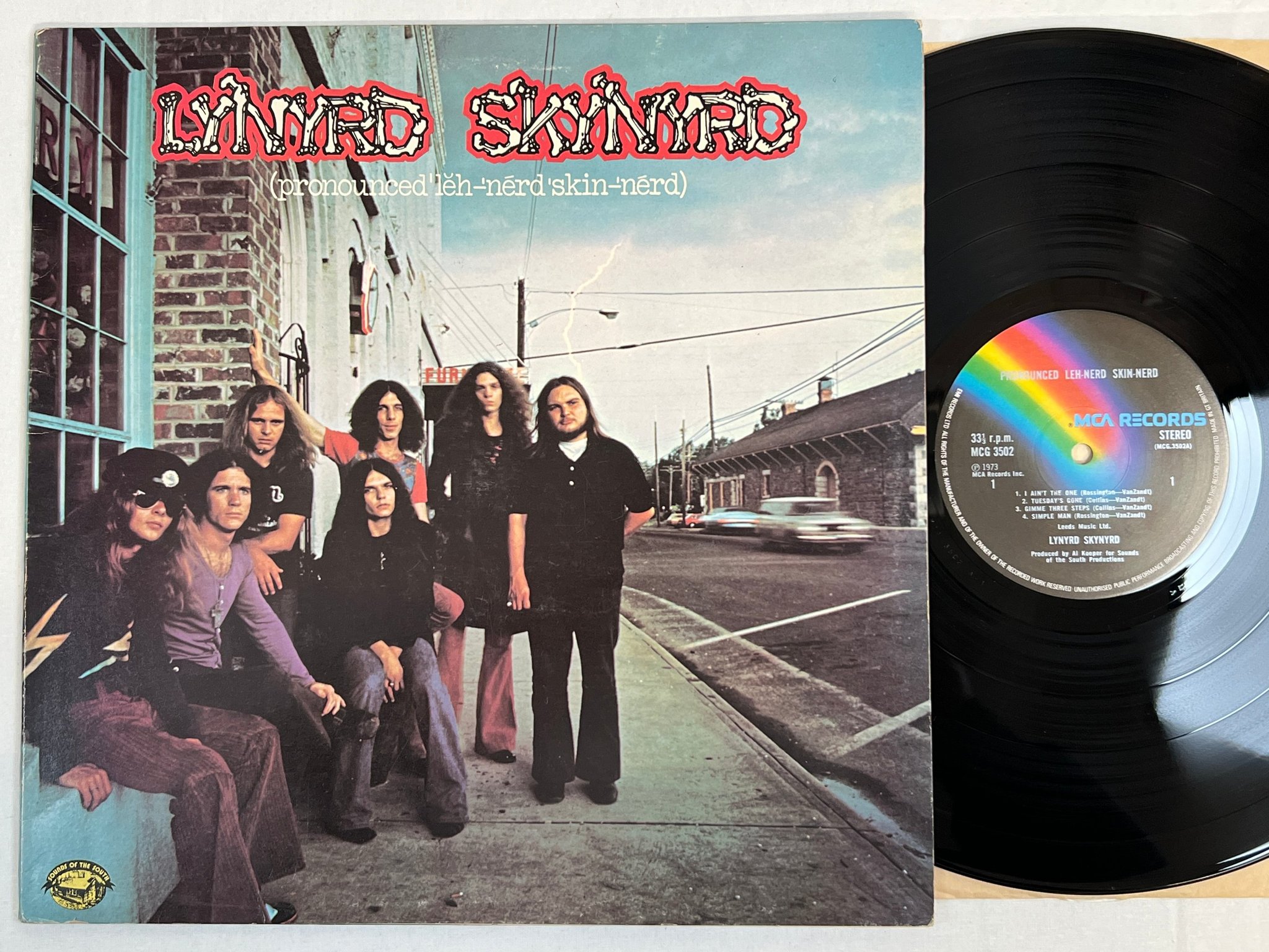 Omslagsbild för skivan LYNARD SKYNARD pronounced leh-nerd skin-nerd LP -73 UK MCA MCG 3502