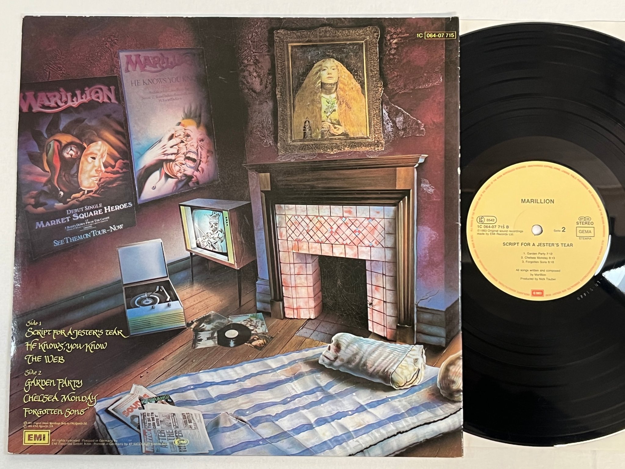 Omslagsbild för skivan MARILLION script for a jester's tear LP -83 EMI 1C 064 07715