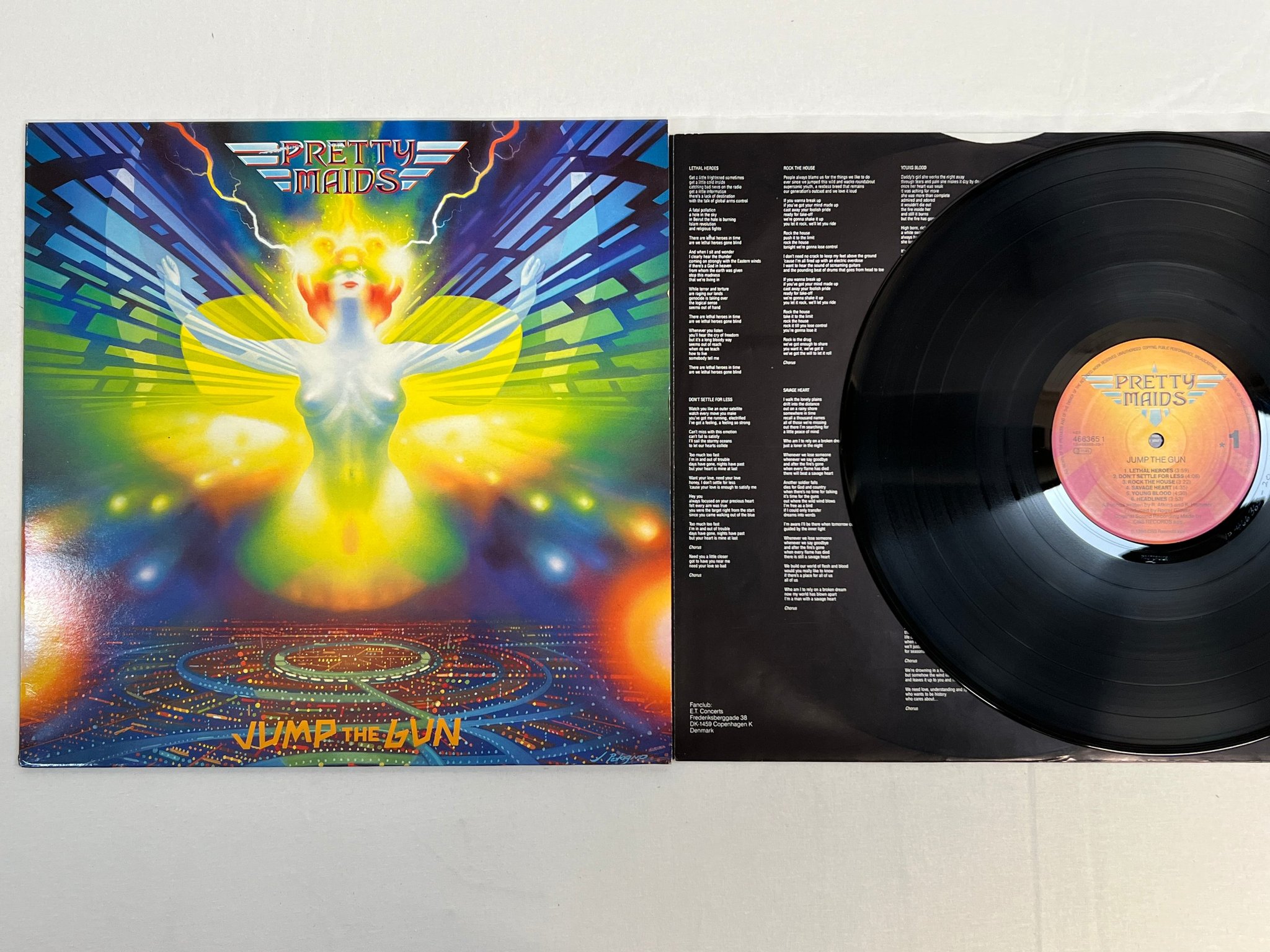 Omslagsbild för skivan PRETTY MAIDS jump the gun LP -90 CBS 466365 1 