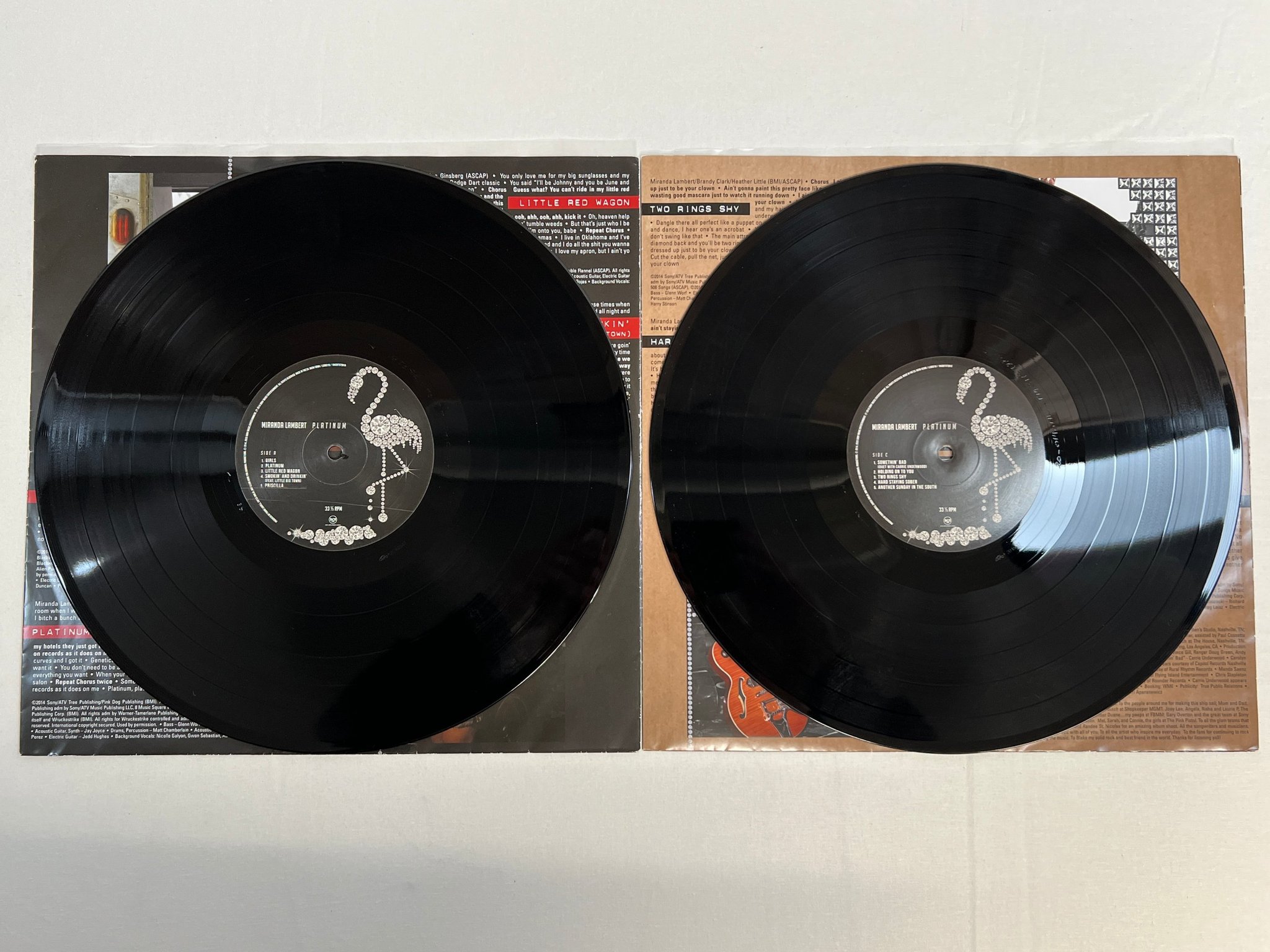 Omslagsbild för skivan MIRANDA LAMBERT platinum 2xLP 2020 SONY MUSIC 19439737281