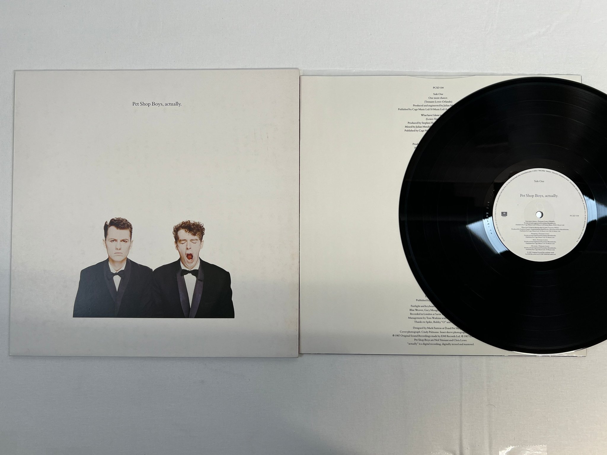 Omslagsbild för skivan PET SHOP BOYS actually LP -87 UK EMI PCSD 104 