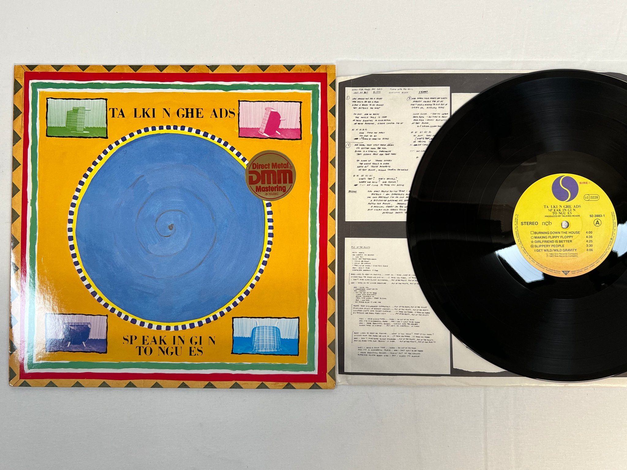 Omslagsbild för skivan TALKING HEADS Speaking In Tongues LP -83 SIRE 92-3883-1