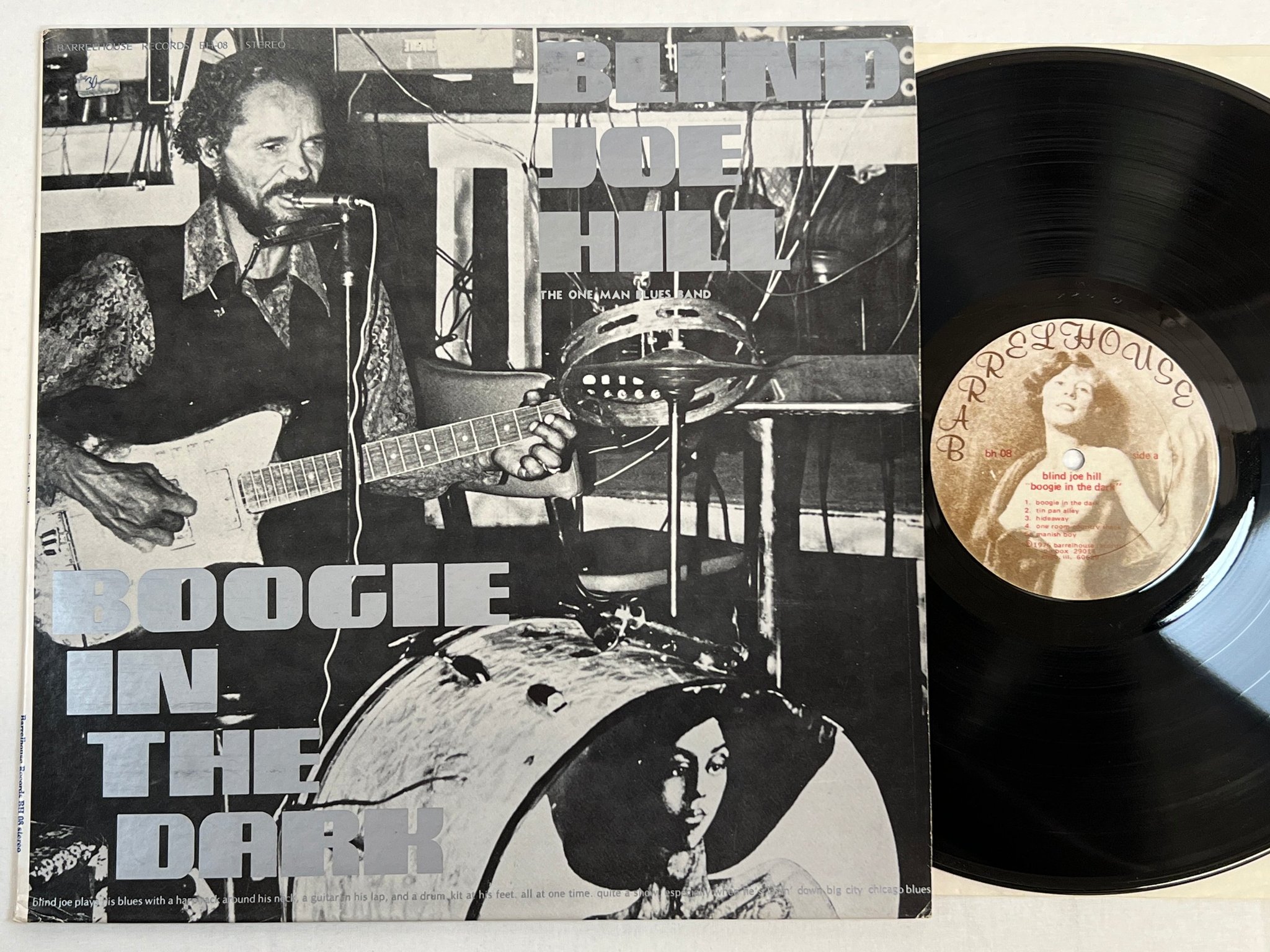 Omslagsbild för skivan BLIND JOE HILL boogie in the dark LP -76 US BARRELHOUSE BH 08 rare blues