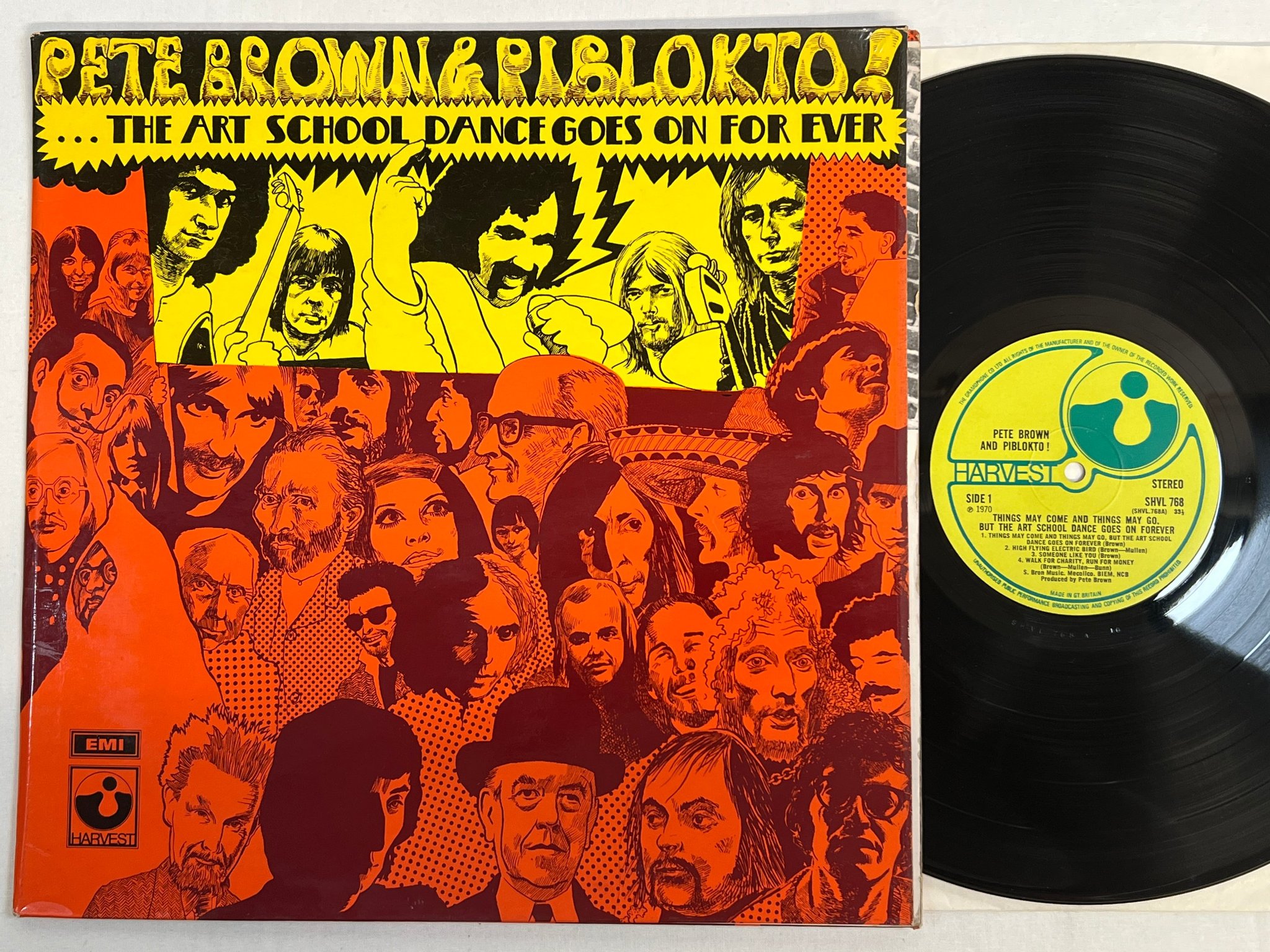 Omslagsbild för skivan PETE BROWN & PIBLOKTO the art school dance goes ... LP -70 UK HARVEST SHVL 768 r