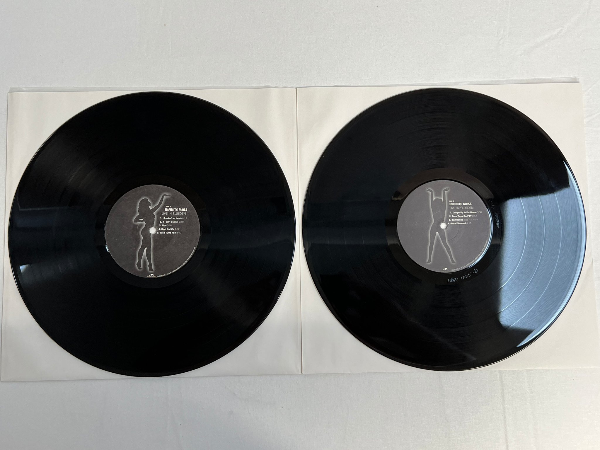 Omslagsbild för skivan INFINITE MASS live in Sweden 2xLP -99 MURLYN MUR005 ** super rare **