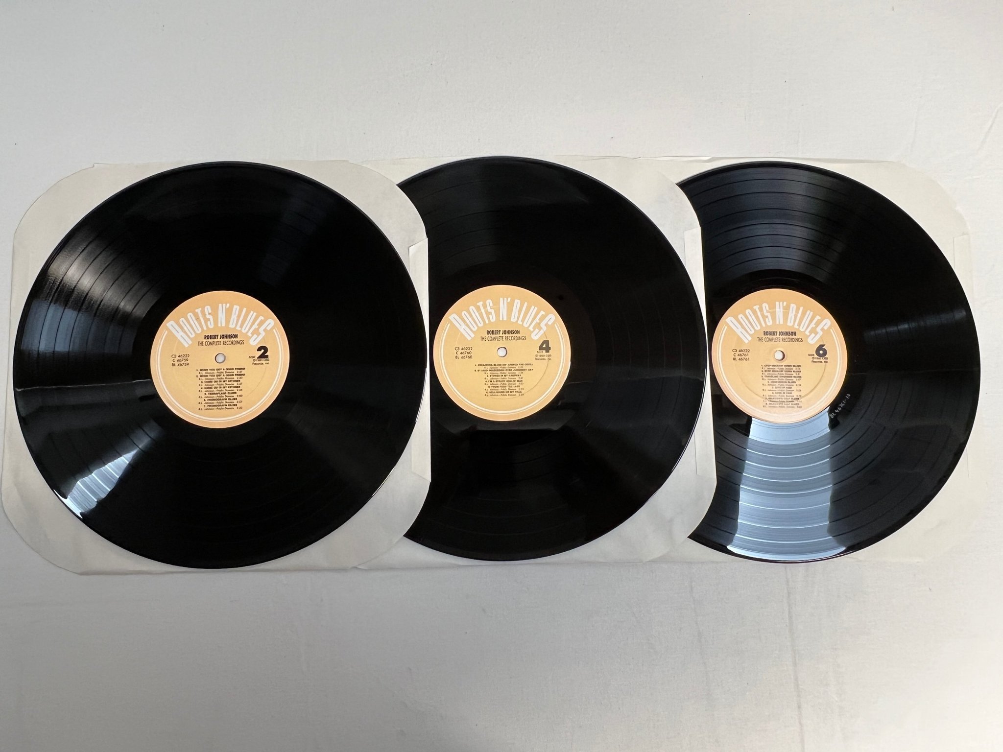 Omslagsbild för skivan ROBERT JOHNSON the complete recordings 3xLP -90 US COLUMBIA C3 46222