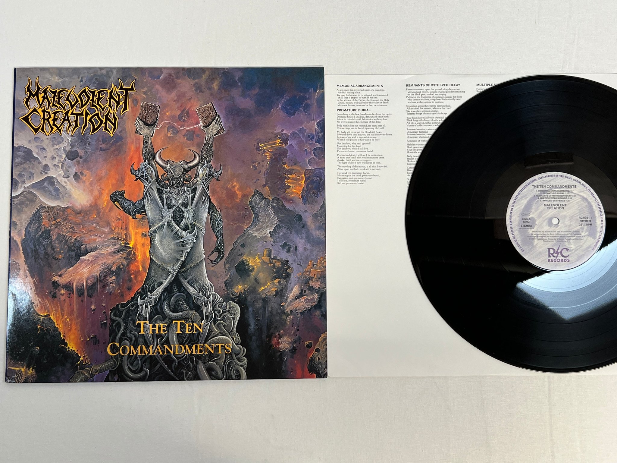 Omslagsbild för skivan MALEVOLENT CREATION The Ten Commandments LP -91 ROADRUNNER RC 93611 death metal