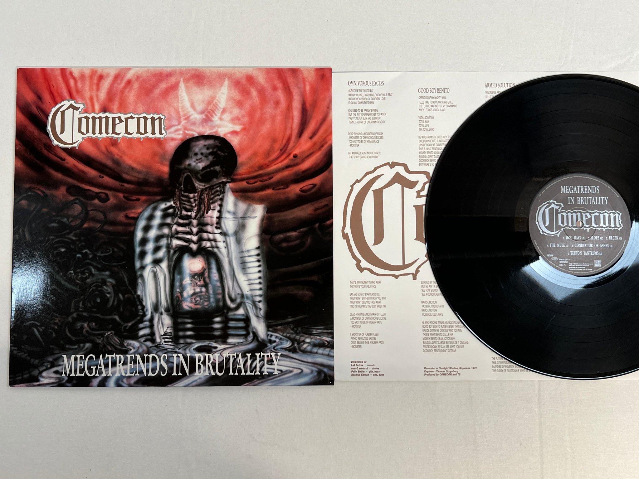 Omslagsbild för skivan COMECON megatrends in brutality LP -92 Ger CENTRY MEDIA 08 9735-1?