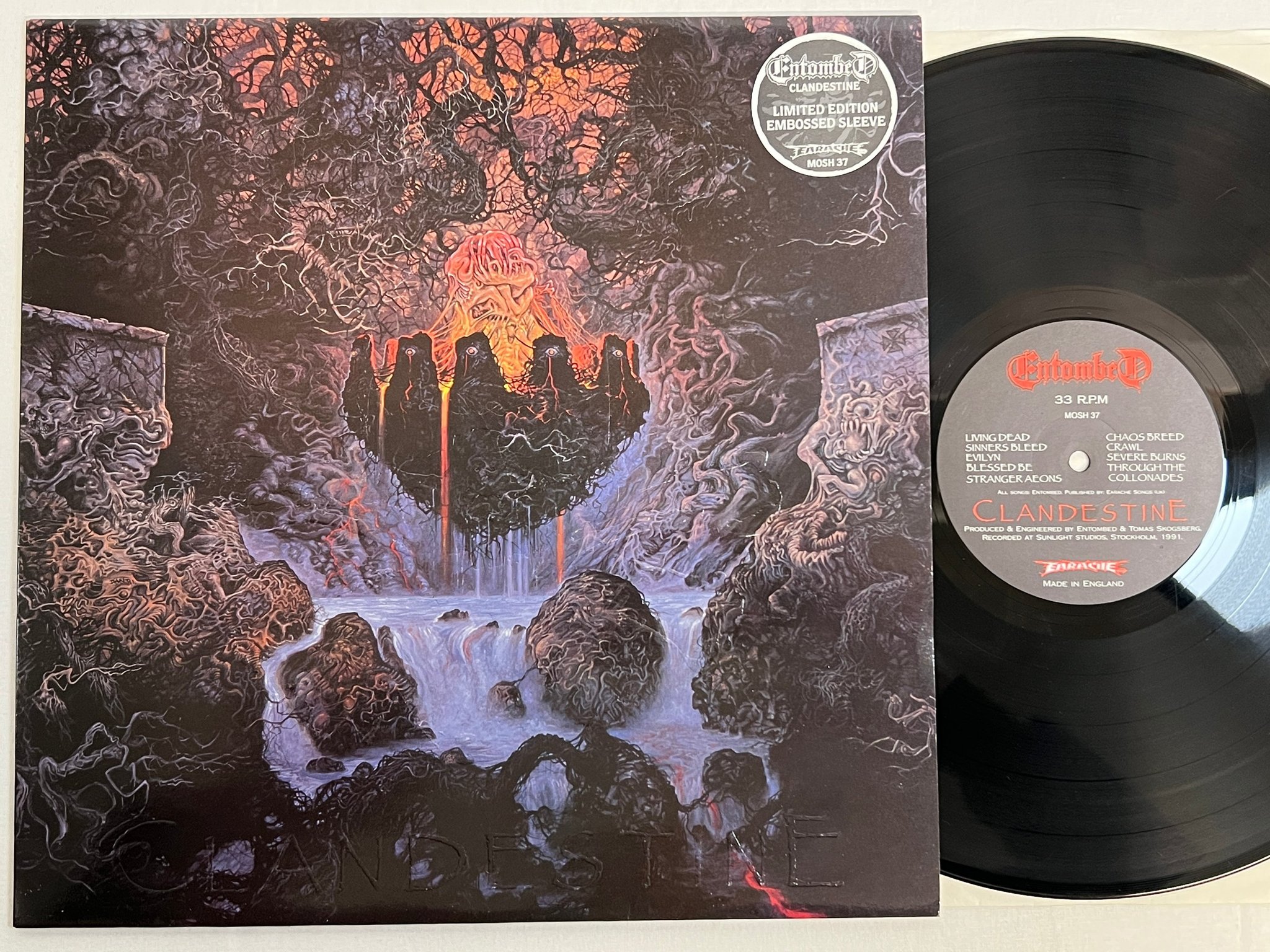Omslagsbild för skivan ENTOMBED clandestine LP -92 UK EARACHE MOSH 37 ** rare death metal **