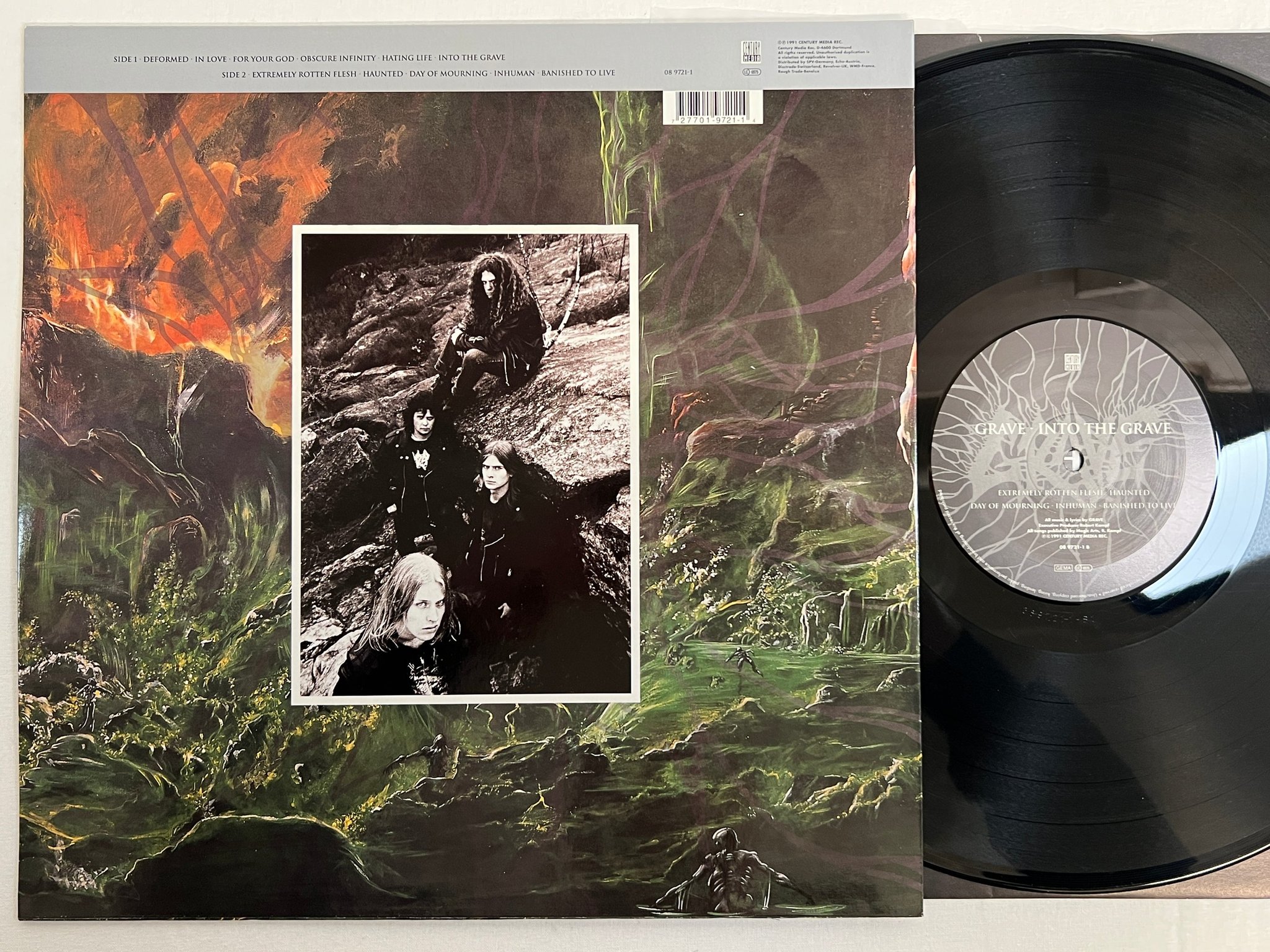 Omslagsbild för skivan GRAVE Into The Grave LP -91 Ger century media 08 9721-1 DEATH METAL