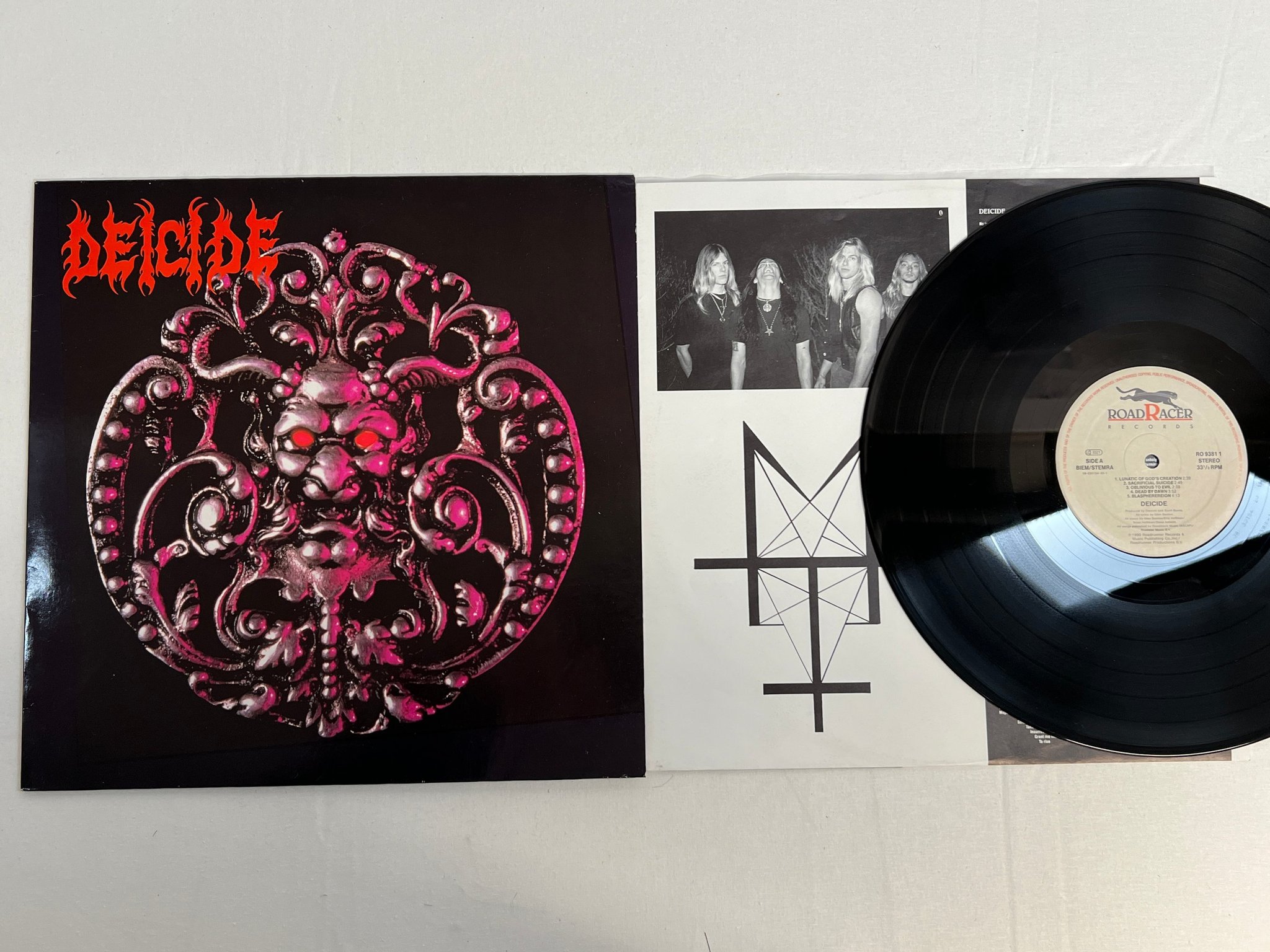 Omslagsbild för skivan DEICIDE s/t LP -90 ROADRACER RO 9381-1 ** death metal **