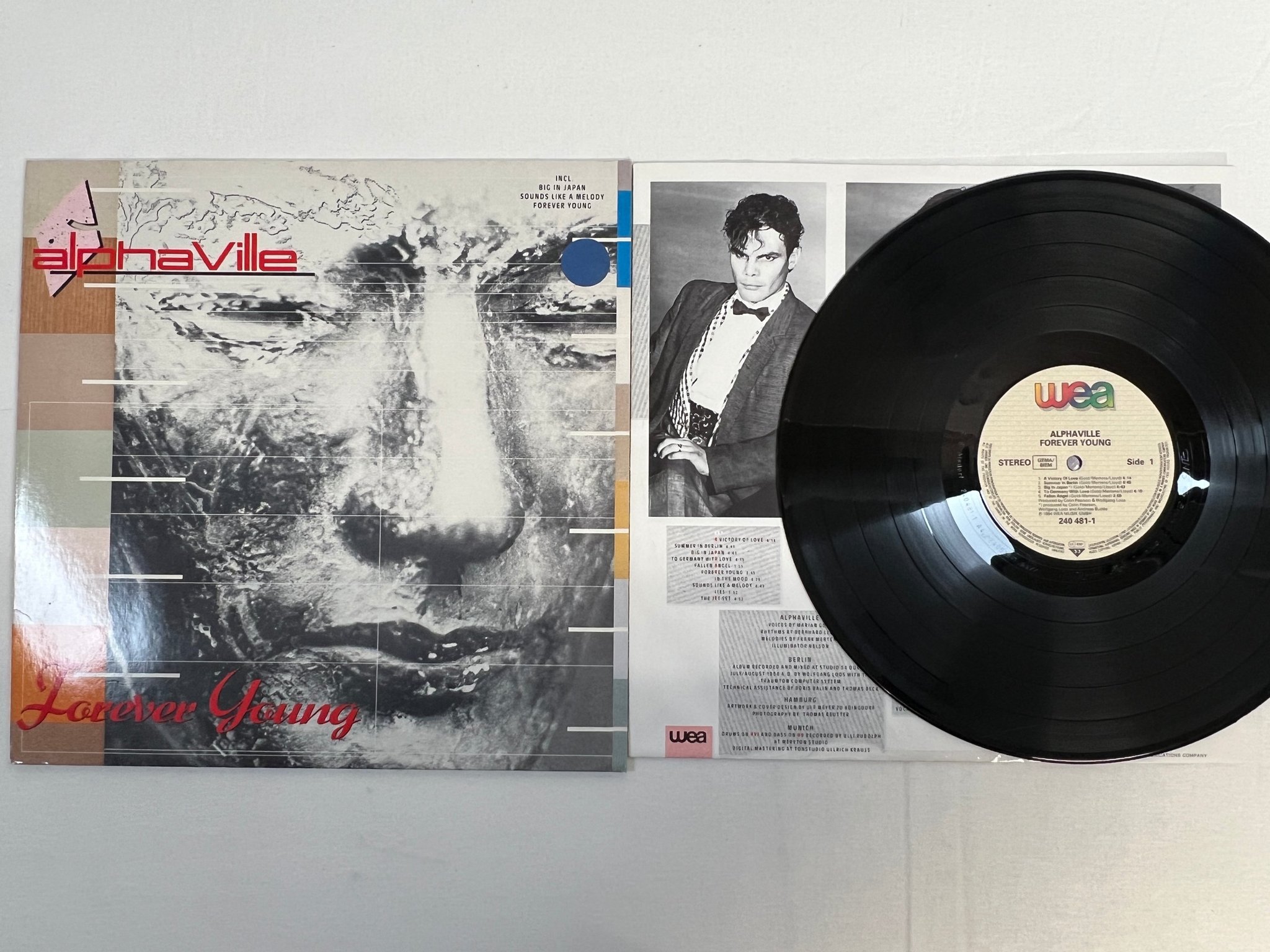 Omslagsbild för skivan ALPHAVILLE forever young LP -84 Ger WEA 240481-1