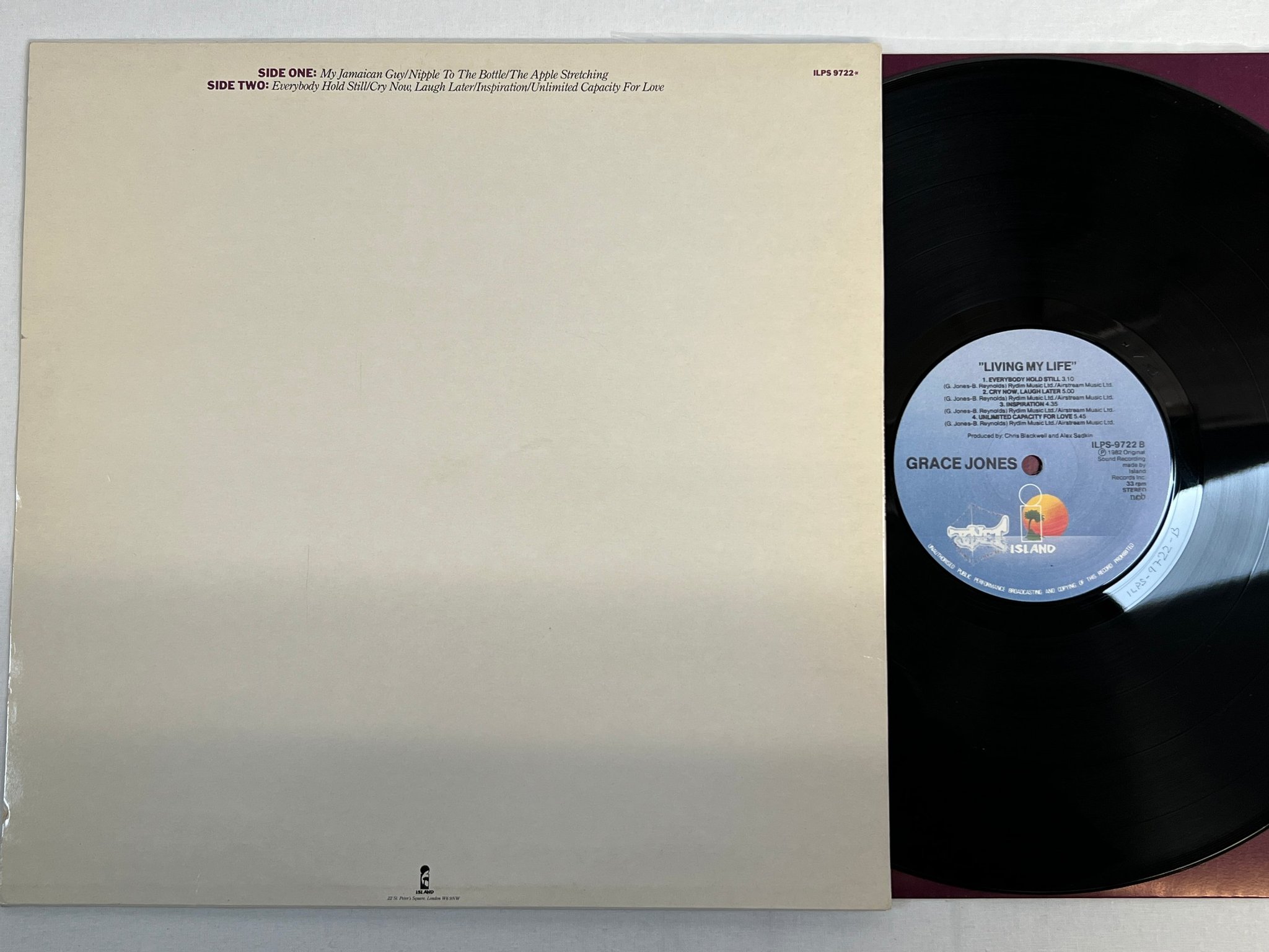 Omslagsbild för skivan GRACE JONES living my life LP -82 ncb ISLAND ILPS 9722