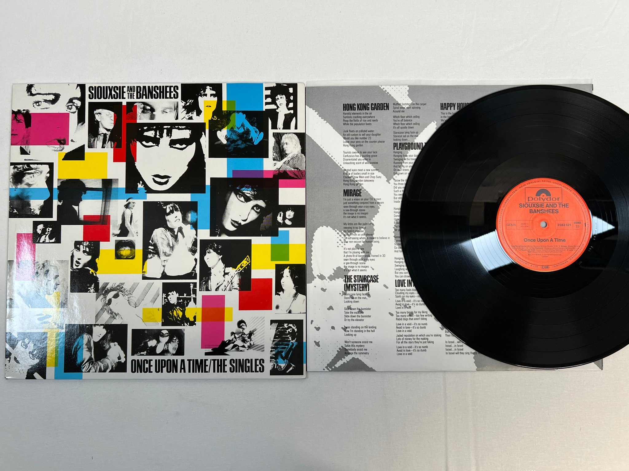 Omslagsbild för skivan SIOUXSIE & THE BANSHEES once upon a time LP Ger POLYDOR 2383621
