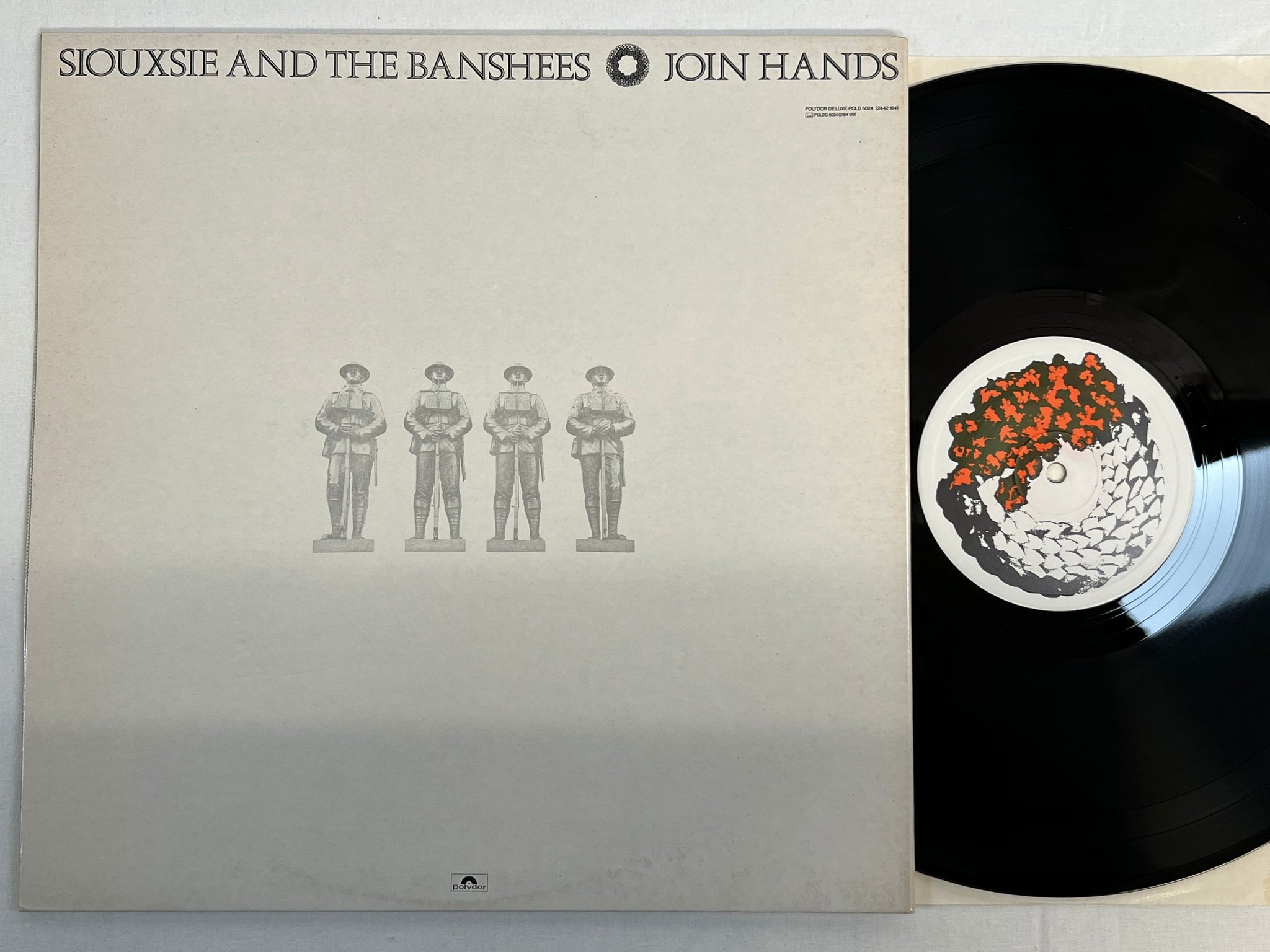 Omslagsbild för skivan SIOUXSIE & THE BANSHEES join hands LP UK POLYDOR POLD 5024