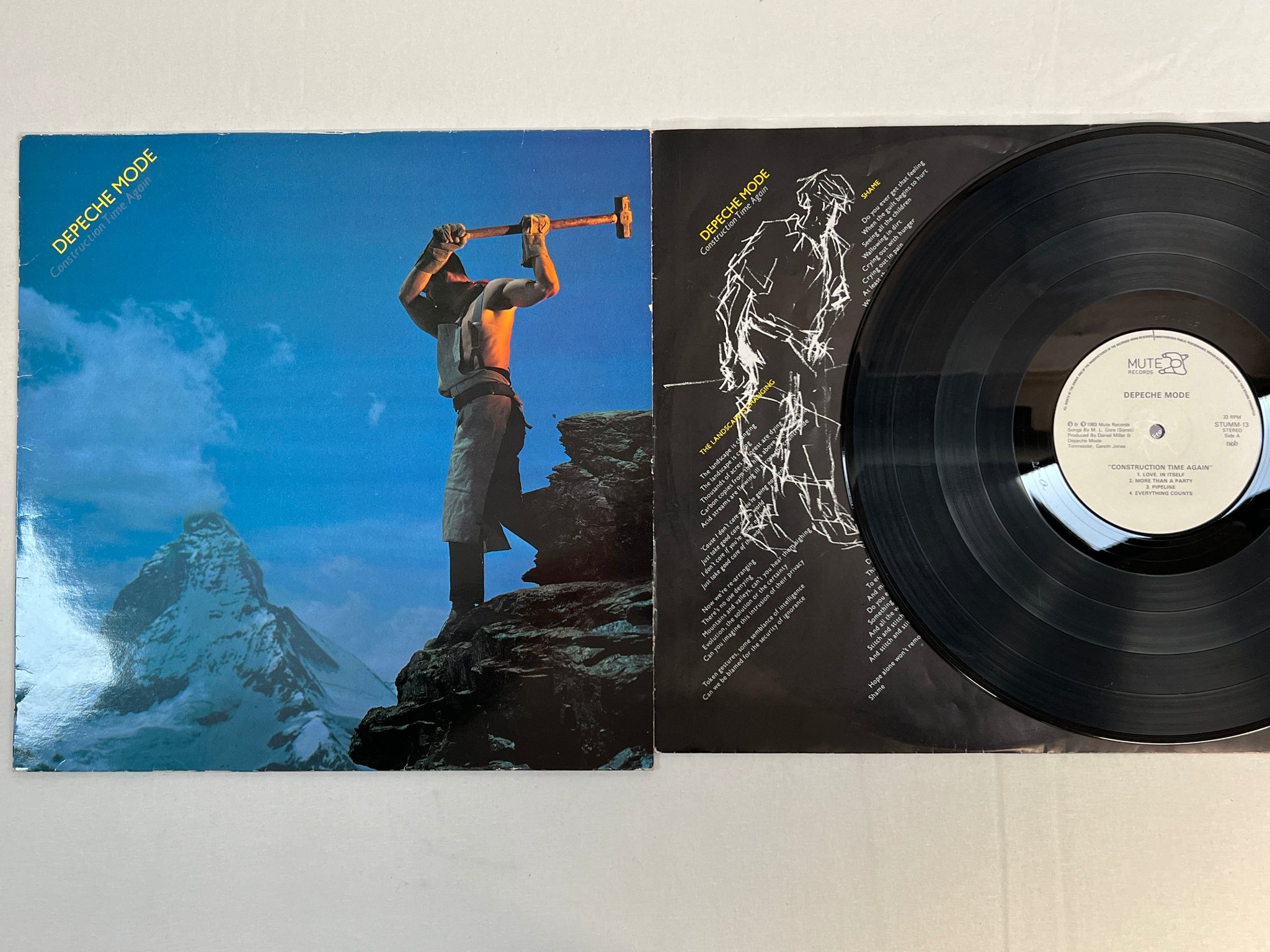 Omslagsbild för skivan DEPECHE MODE construction time again LP -83 ncb MUTE STUMM 13