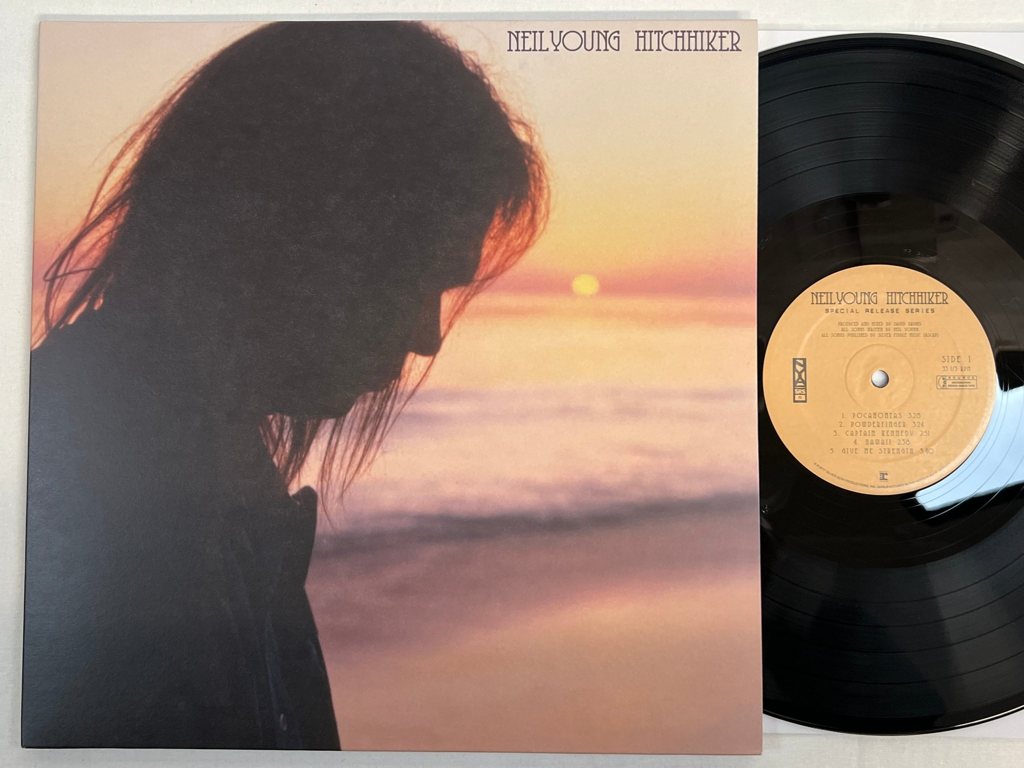 Omslagsbild för skivan NEIL YOUNG Hitchhiker LP 2017 Hol REPRISE 9362-49126-1
