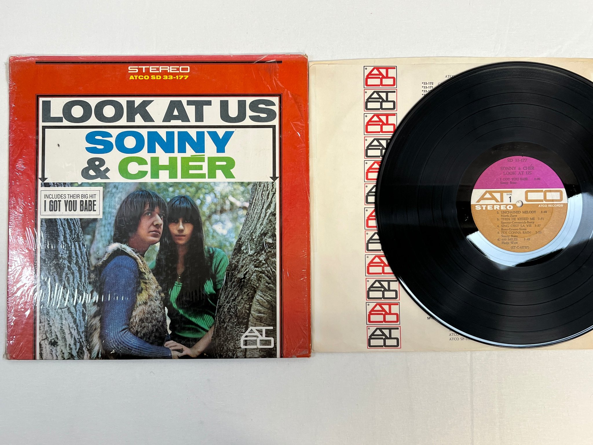 Omslagsbild för skivan SONNY & CHER look at us LP -65 US ATCO SD 33-177