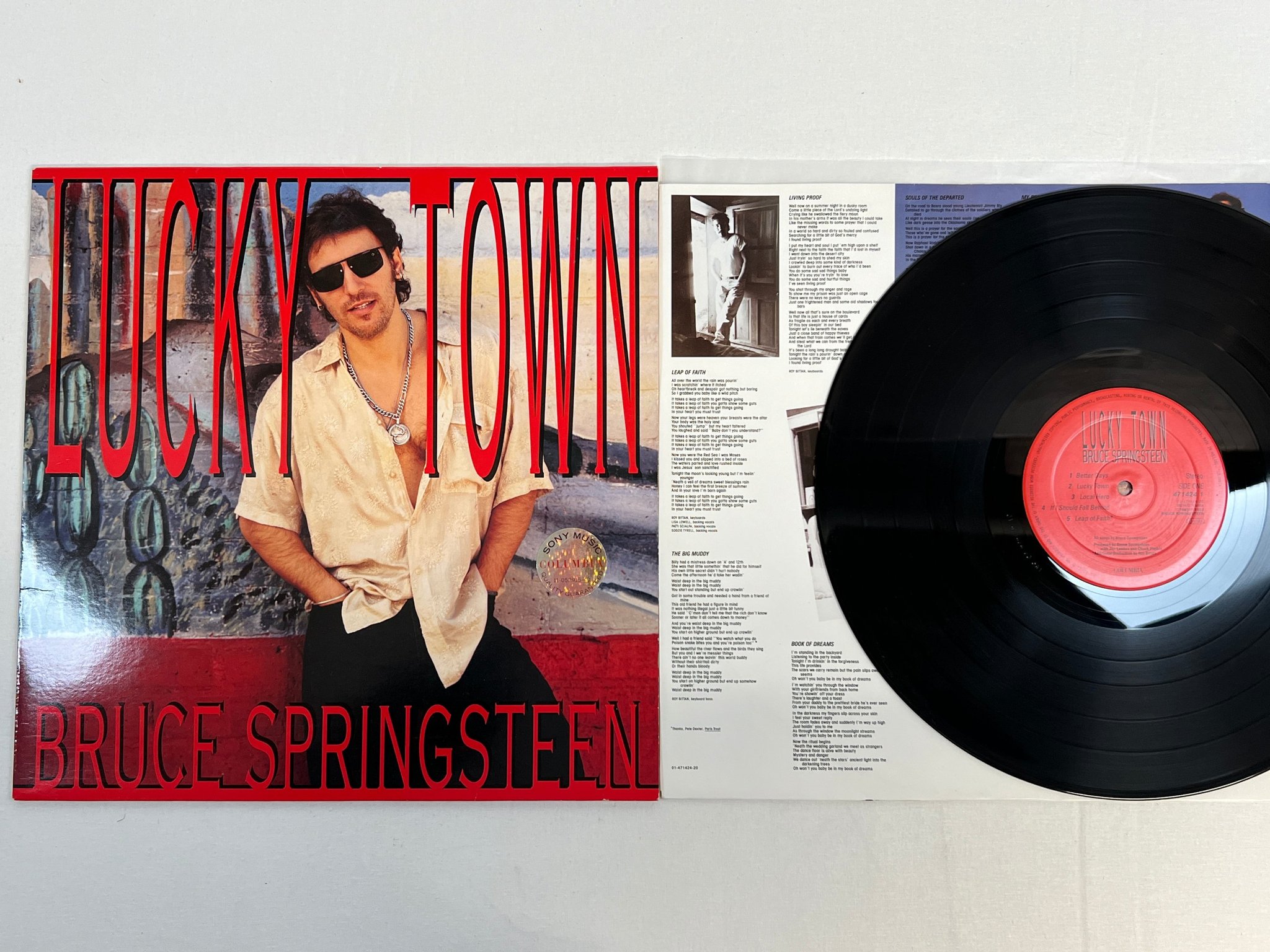 Omslagsbild för skivan BRUCE SPRINGSTEEN lucky town LP -92 Hol COLUMBIA 4714241