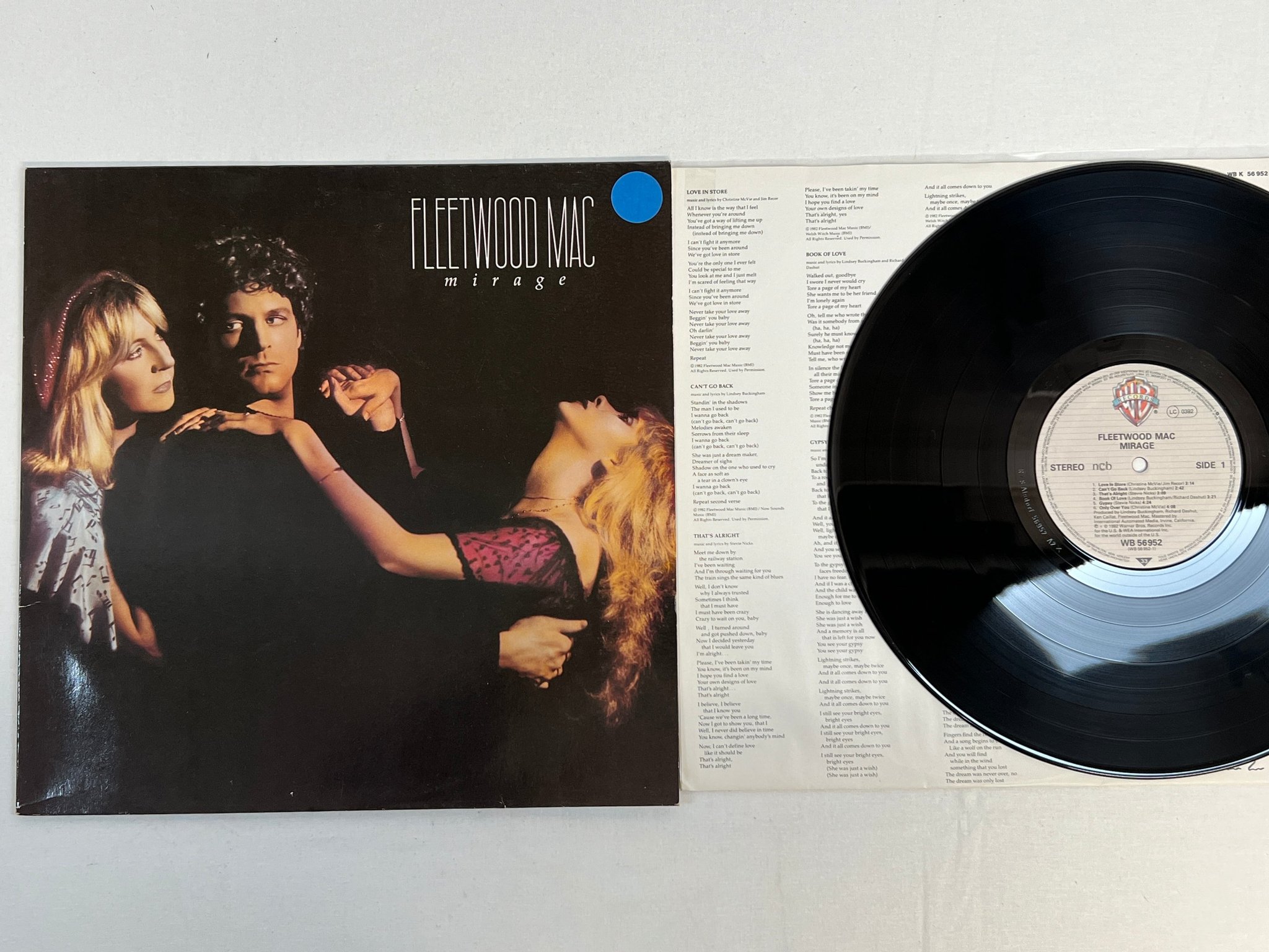 Omslagsbild för skivan FLEETWOOD MAC mirage LP -82 ncb WARNER BROS WB 56952