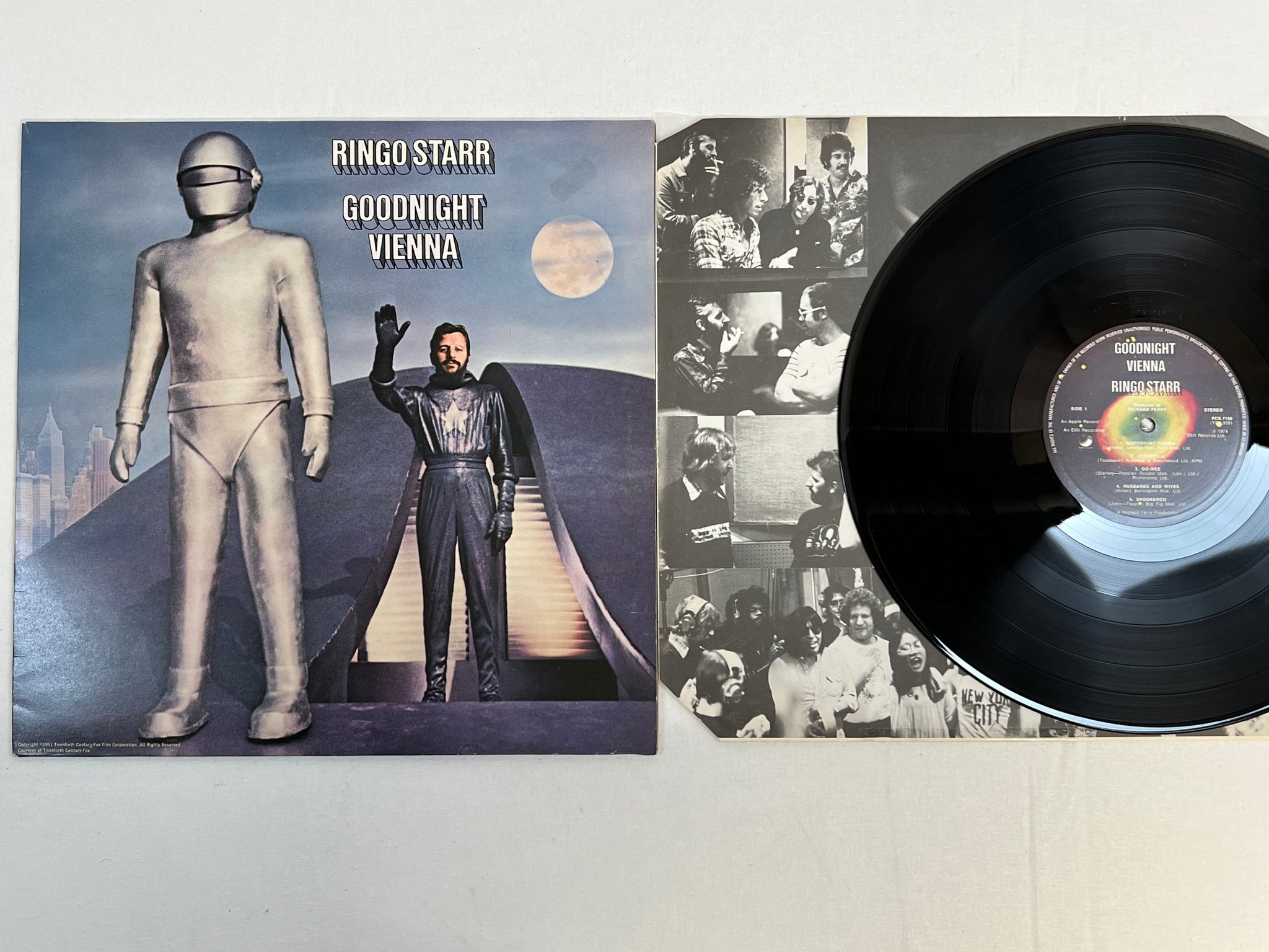 Omslagsbild för skivan RINGO STARR goodnight Vienna LP -74 UK APPLE PCS 7168