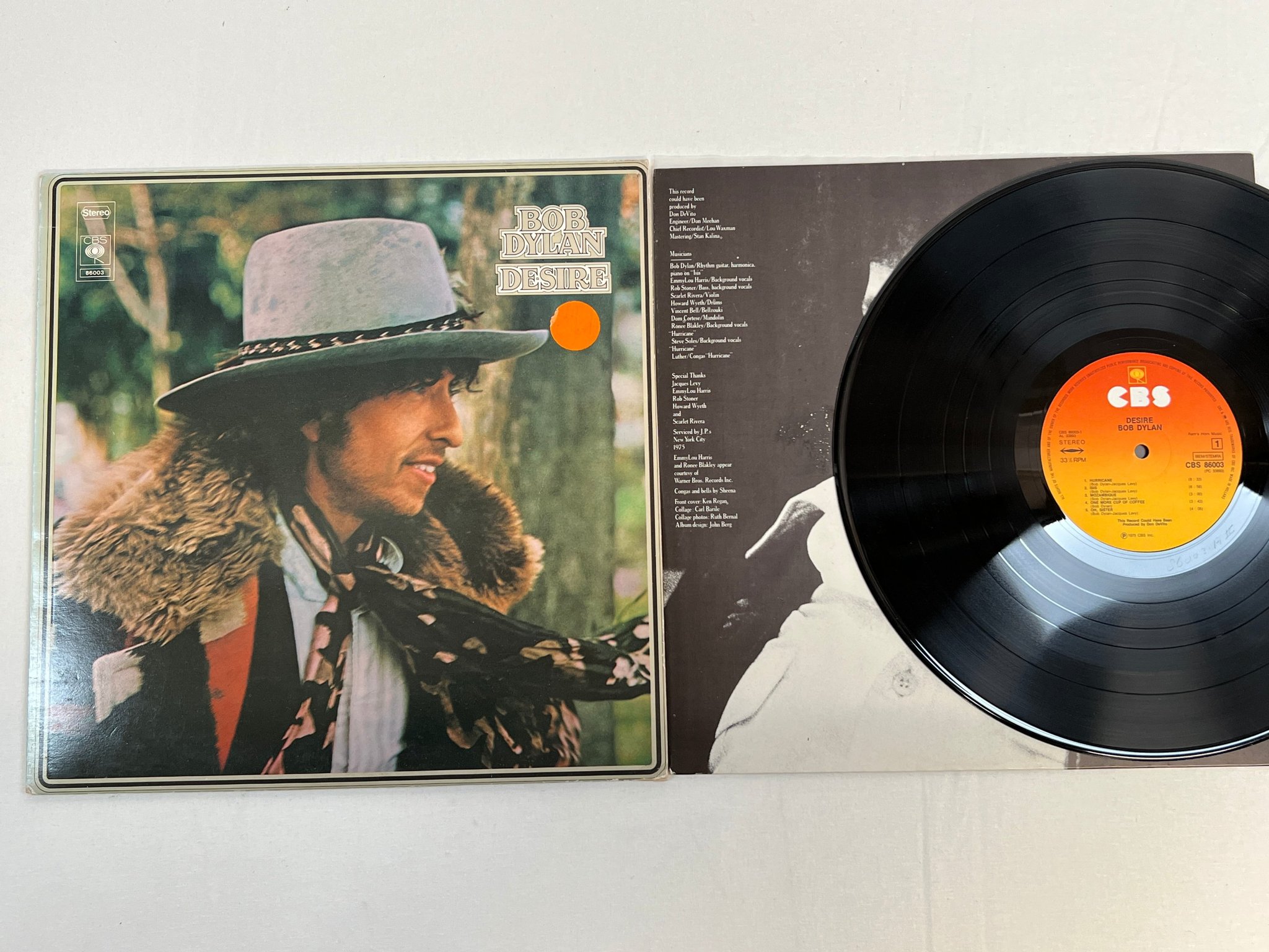 Omslagsbild för skivan BOB DYLAN desire LP -75 Hol CBS 86003 "one more cup of coffee" 