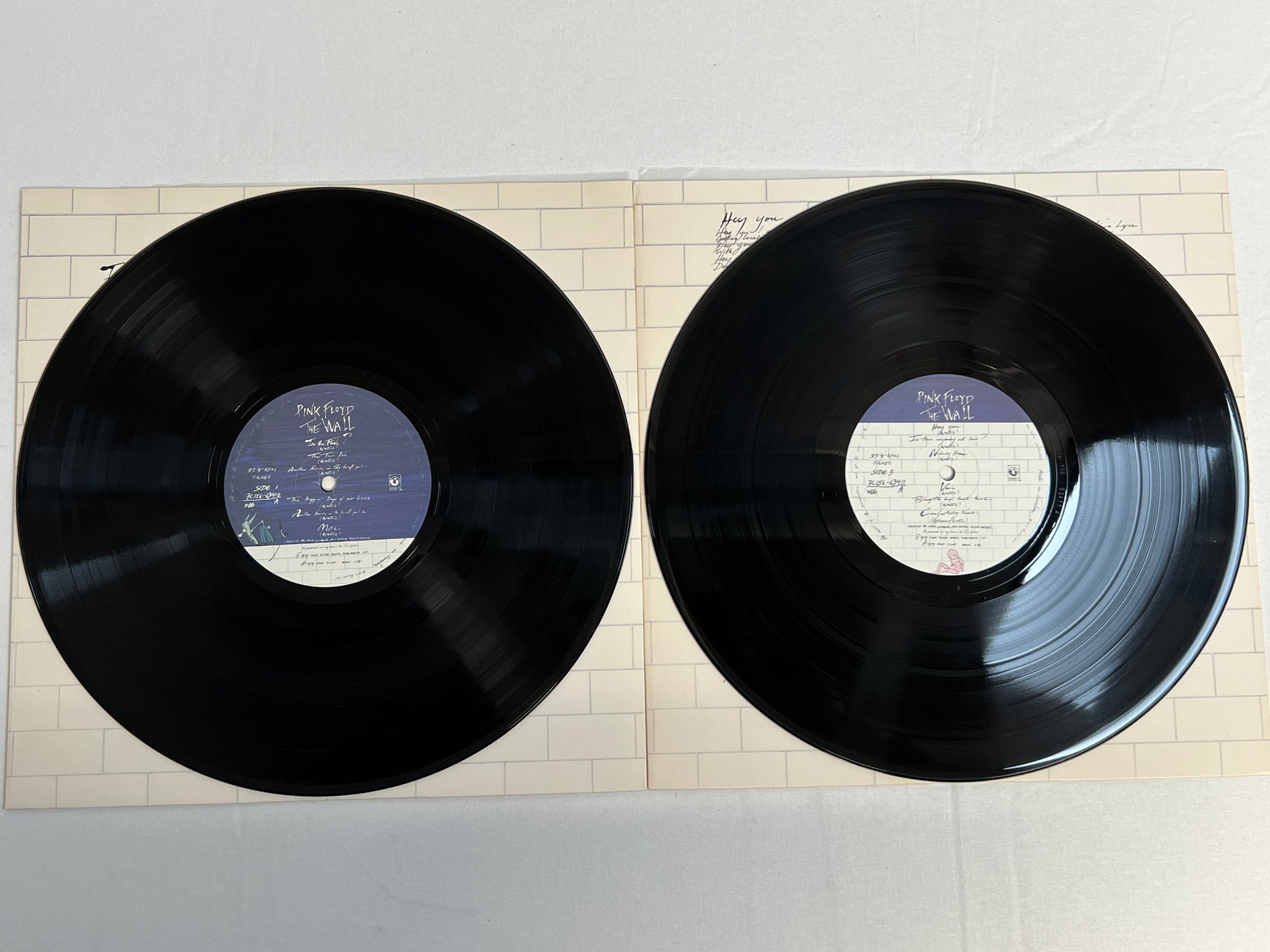 Omslagsbild för skivan PINK FLOYD the wall 2xLP -79 ncb HARVEST 7C 156-63411