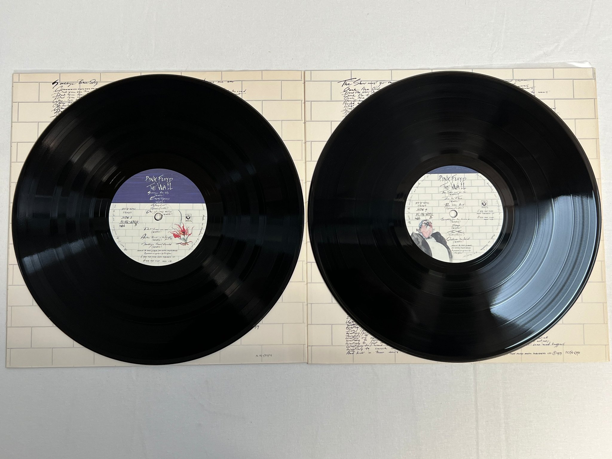 Omslagsbild för skivan PINK FLOYD the wall 2xLP -79 ncb HARVEST 7C 156-63411
