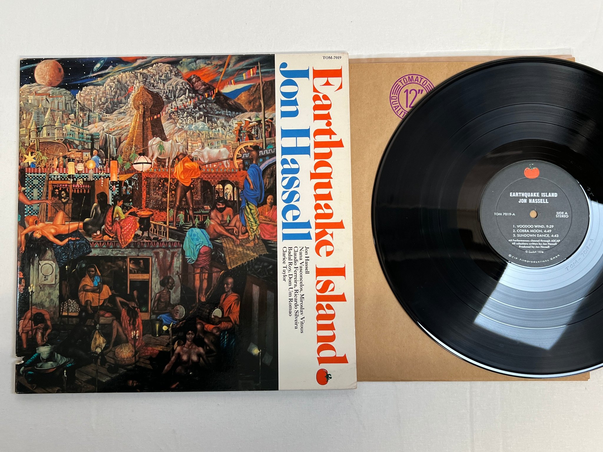 Omslagsbild för skivan JON HASSELL earthquake island LP -78 US TOMAT ROM 7019 RARE JAZZ