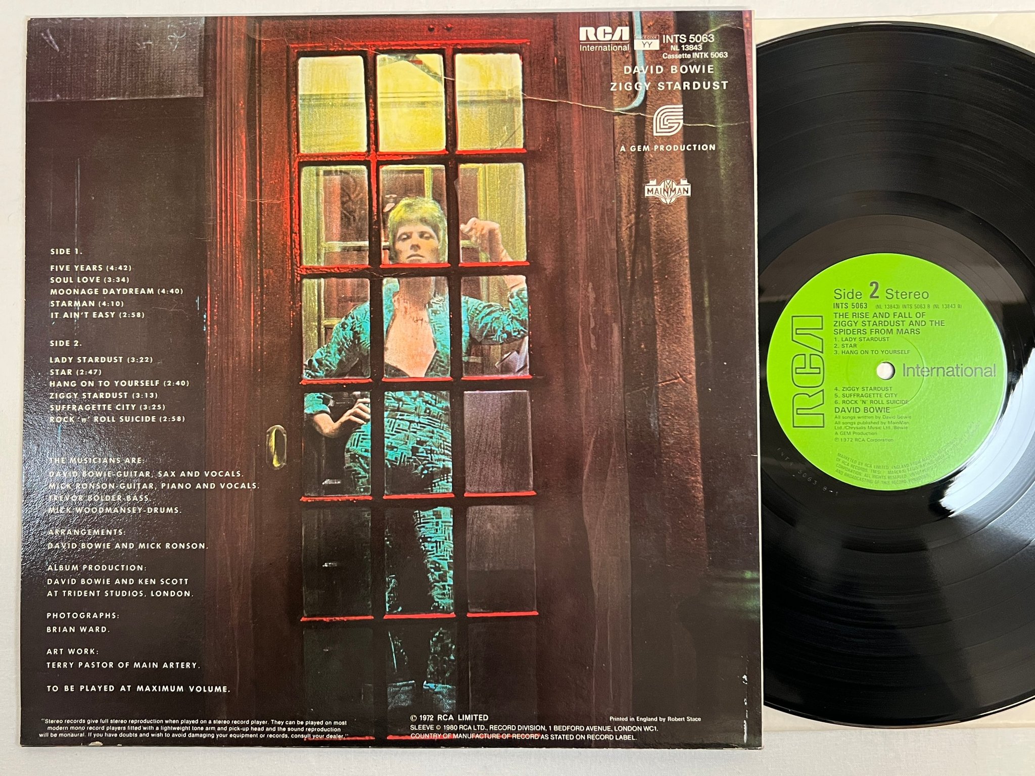 Omslagsbild för skivan DAVID BOWIE the rise and fall of Ziggy Stardust LP UK RCA  INTS 5063