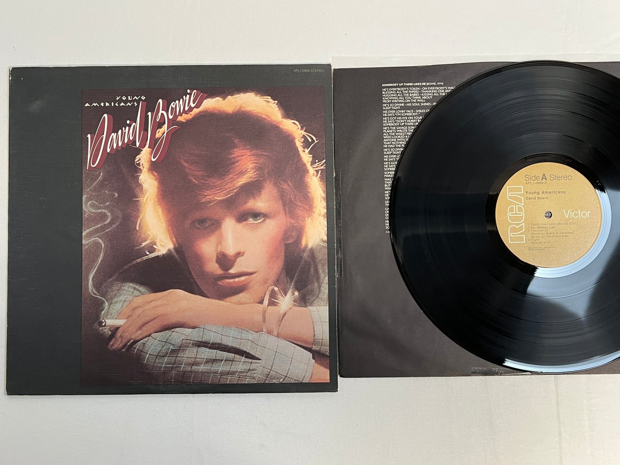 Omslagsbild för skivan DAVID BOWIE young americans LP -75 US RCA APL1-0998