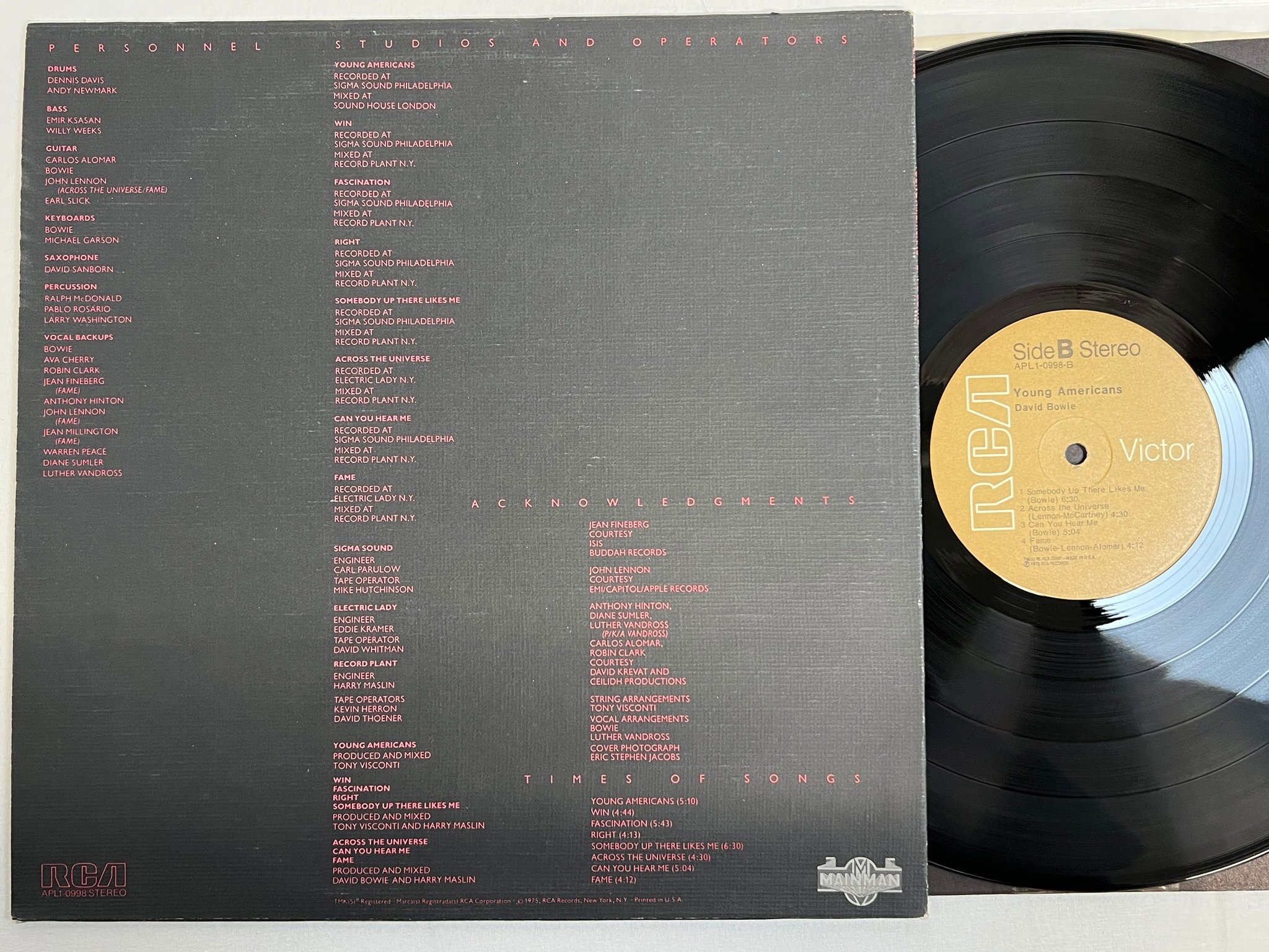 Omslagsbild för skivan DAVID BOWIE young americans LP -75 US RCA APL1-0998