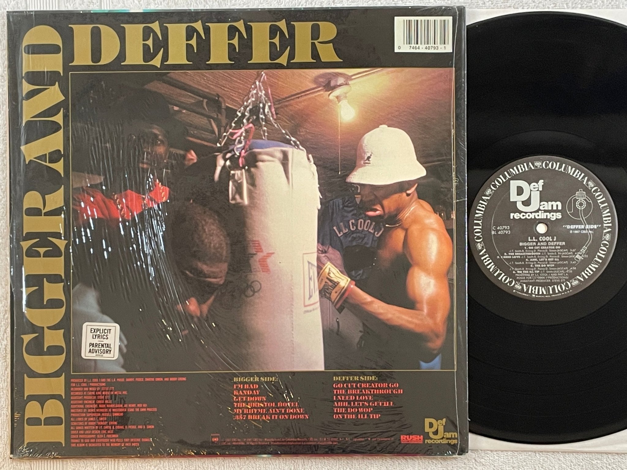 Omslagsbild för skivan LL COOL J bigger and deffer LP -87 US DEF JAM C 40793 "hype sticker"