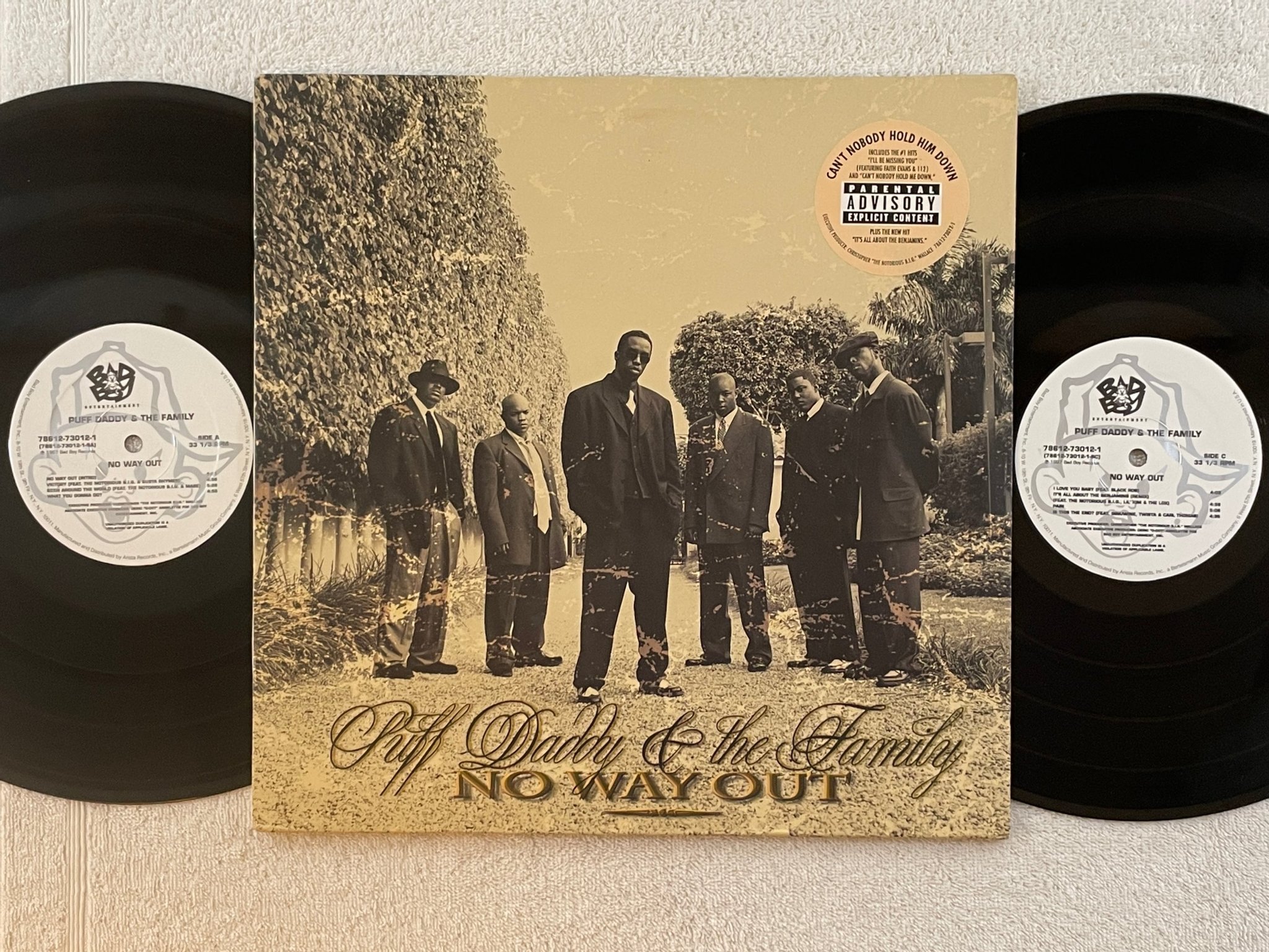 Omslagsbild för skivan PUFF DADDY & THE FAMILY No Way Out 2xLP -97 US BAD BOY 78612-73012-1