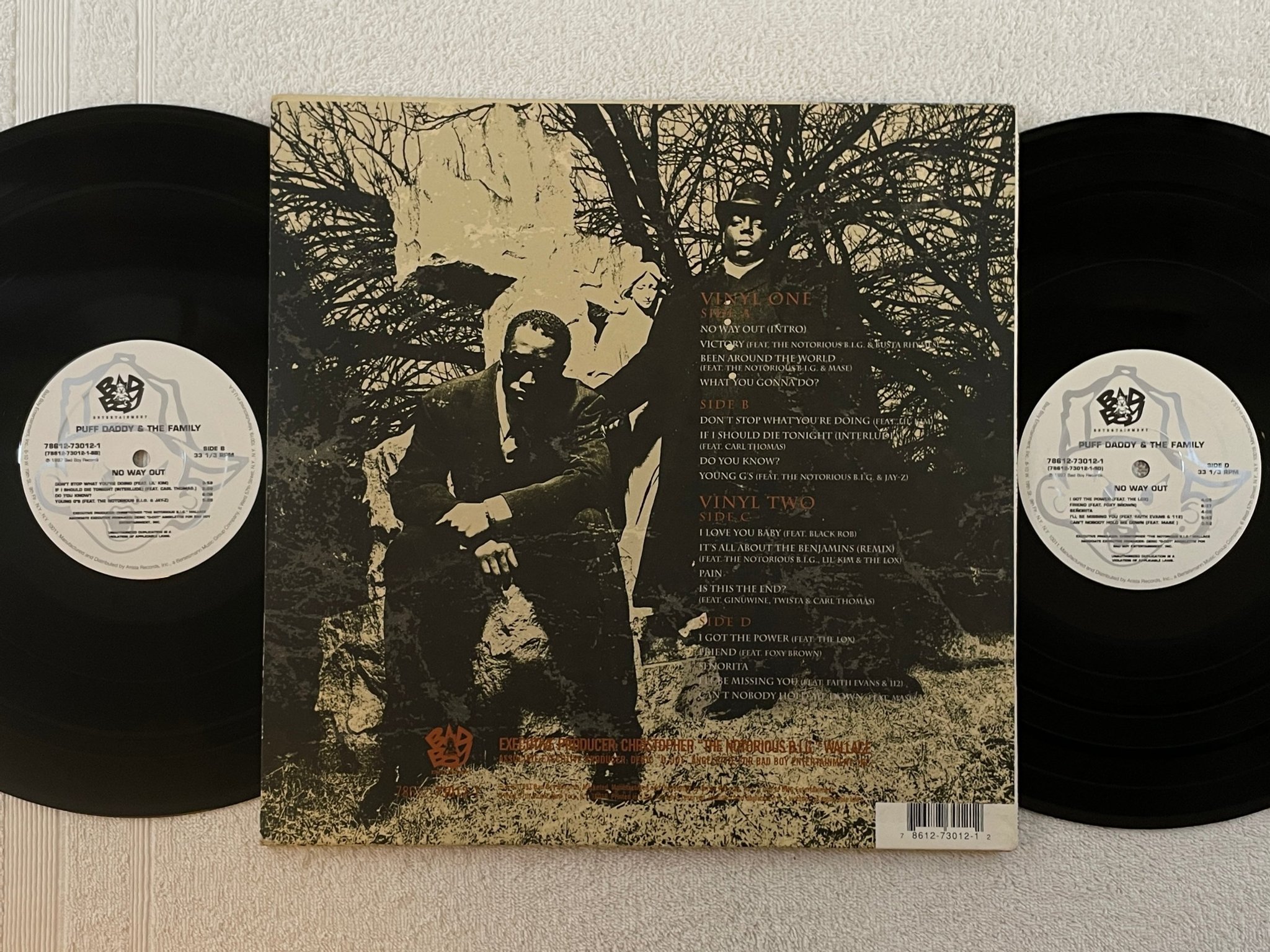 Omslagsbild för skivan PUFF DADDY & THE FAMILY No Way Out 2xLP -97 US BAD BOY 78612-73012-1